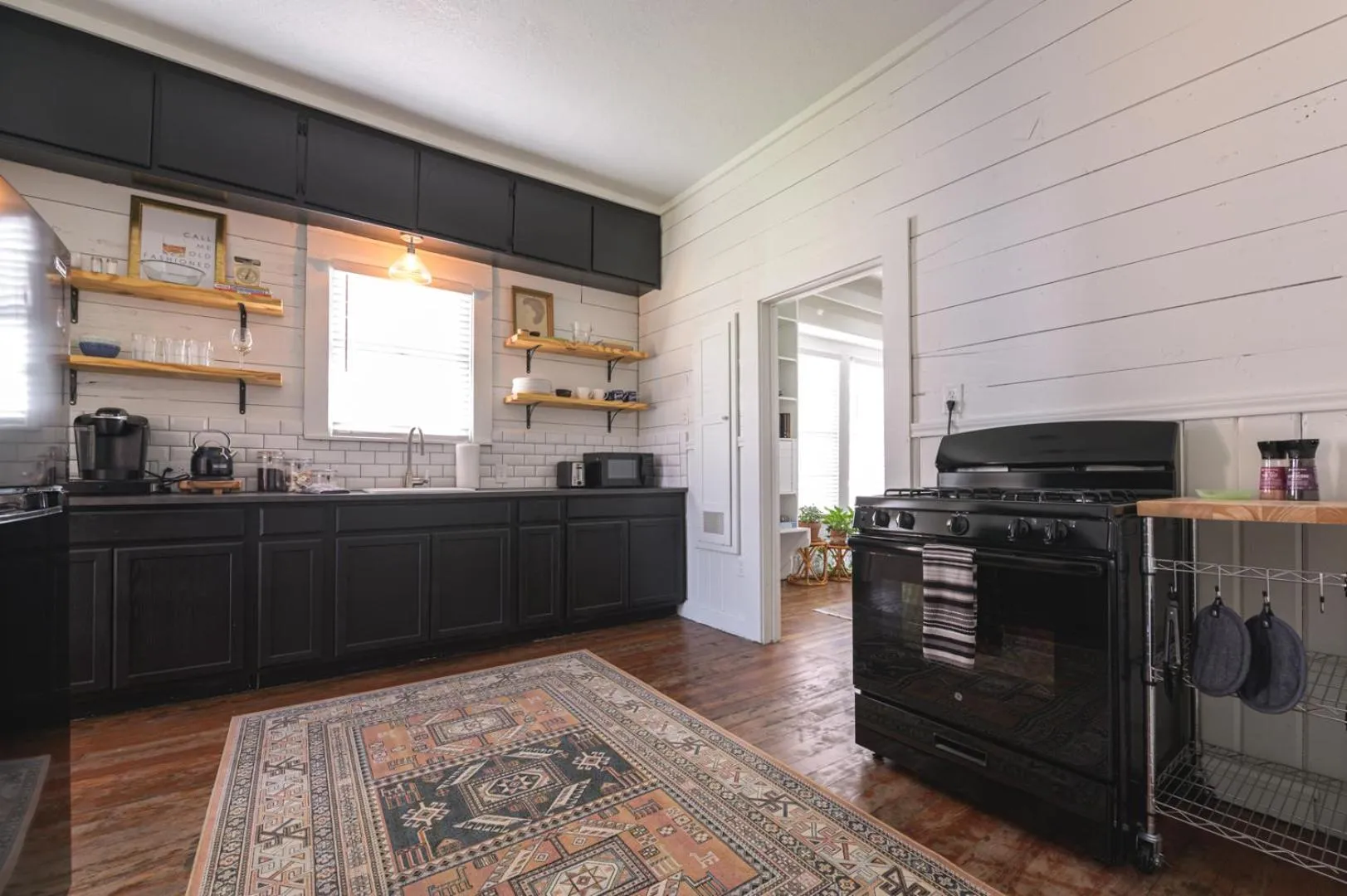 Restored 1930s Uptown Bungalow 2 min. to Magnolia