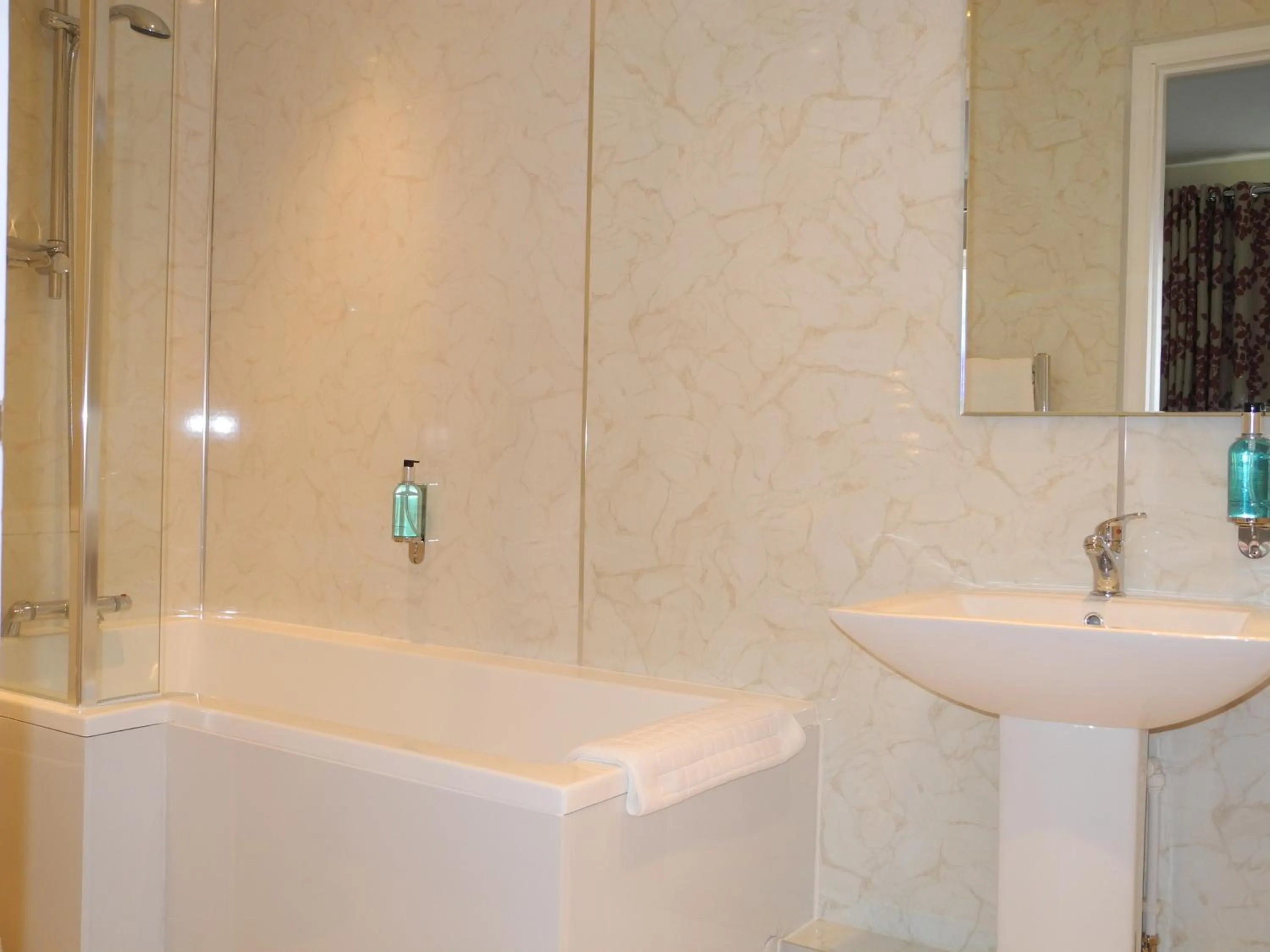 Bathroom in Oakside Lodge Guest House