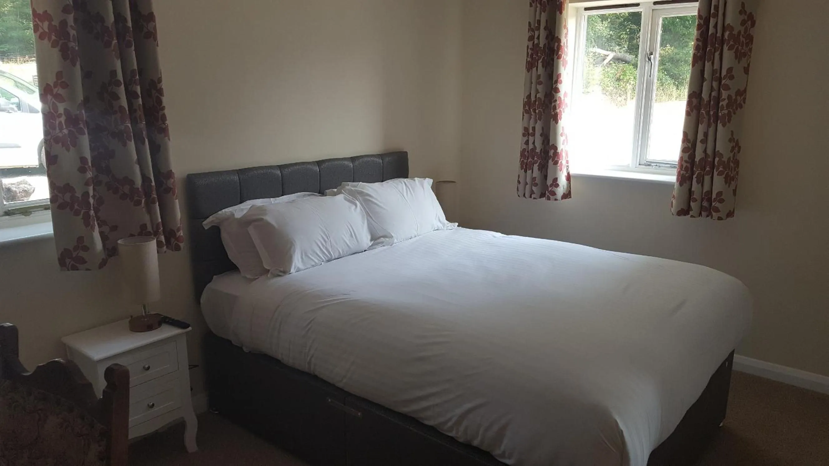 Bedroom, Bed in Oakside Lodge Guest House