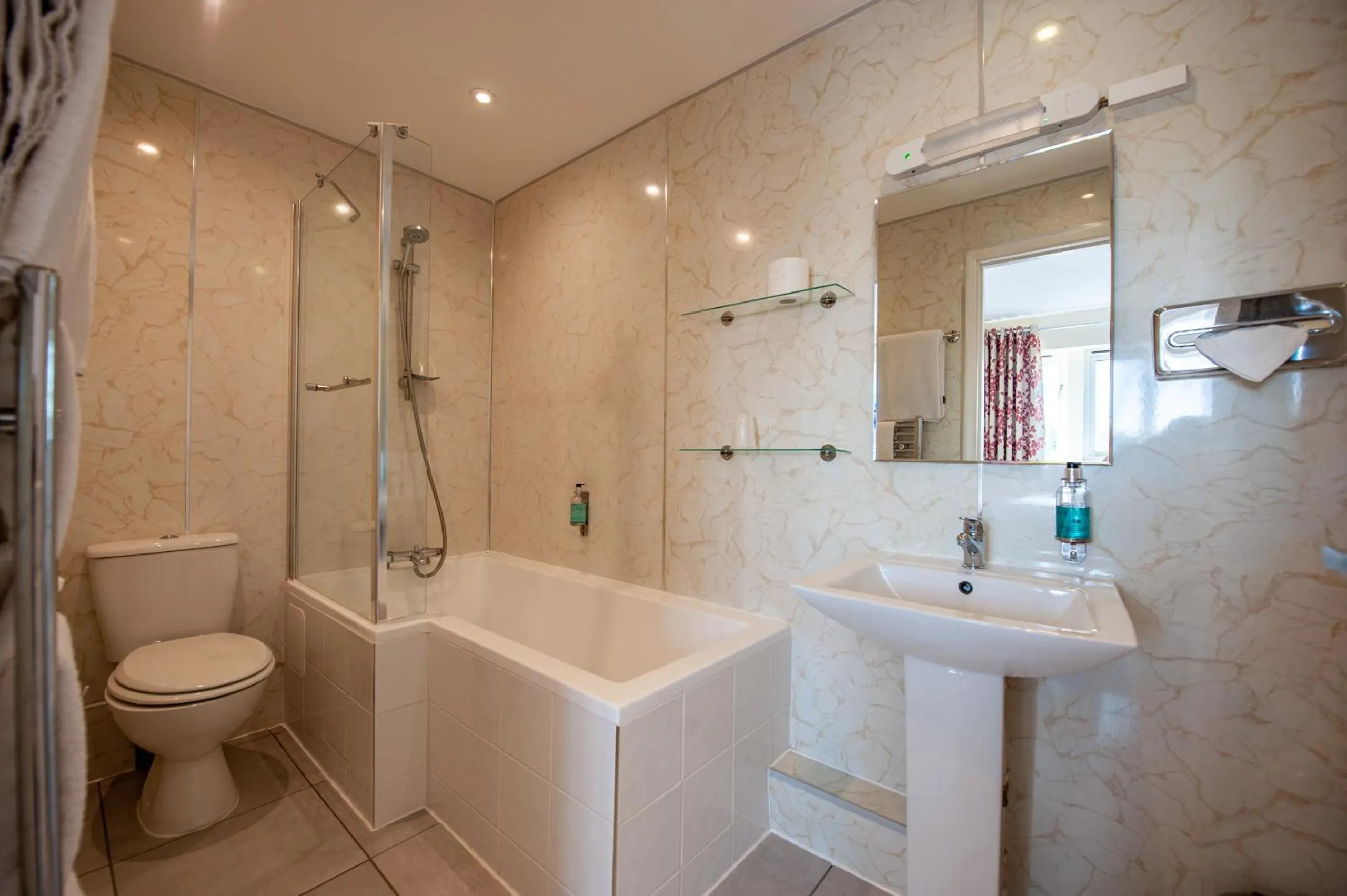 Bathroom in Oakside Lodge Guest House