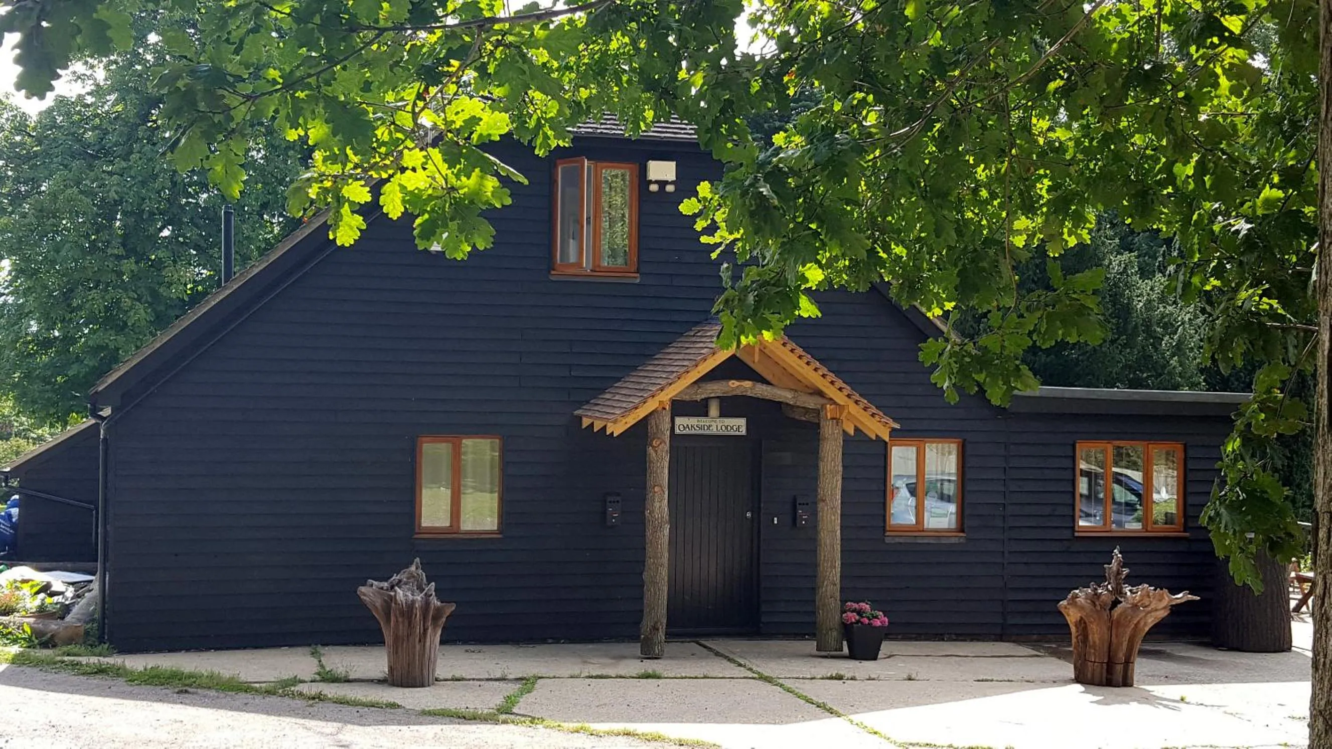 Facade/entrance in Oakside Lodge Guest House
