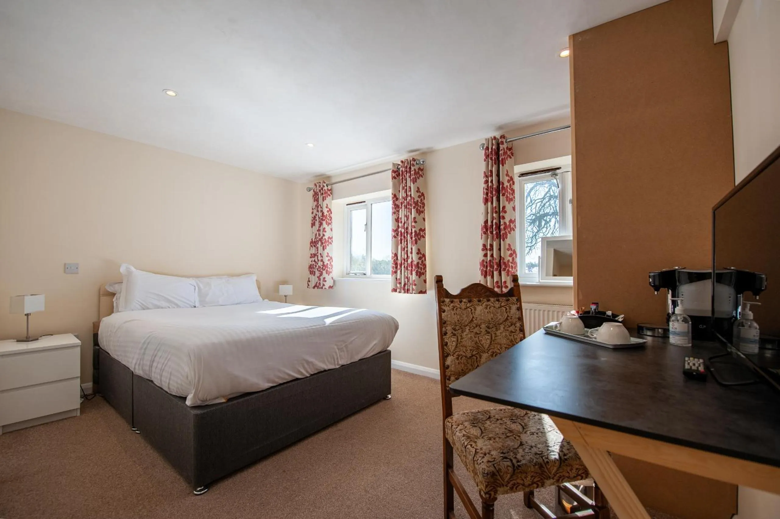 Bedroom, Bed in Oakside Lodge Guest House