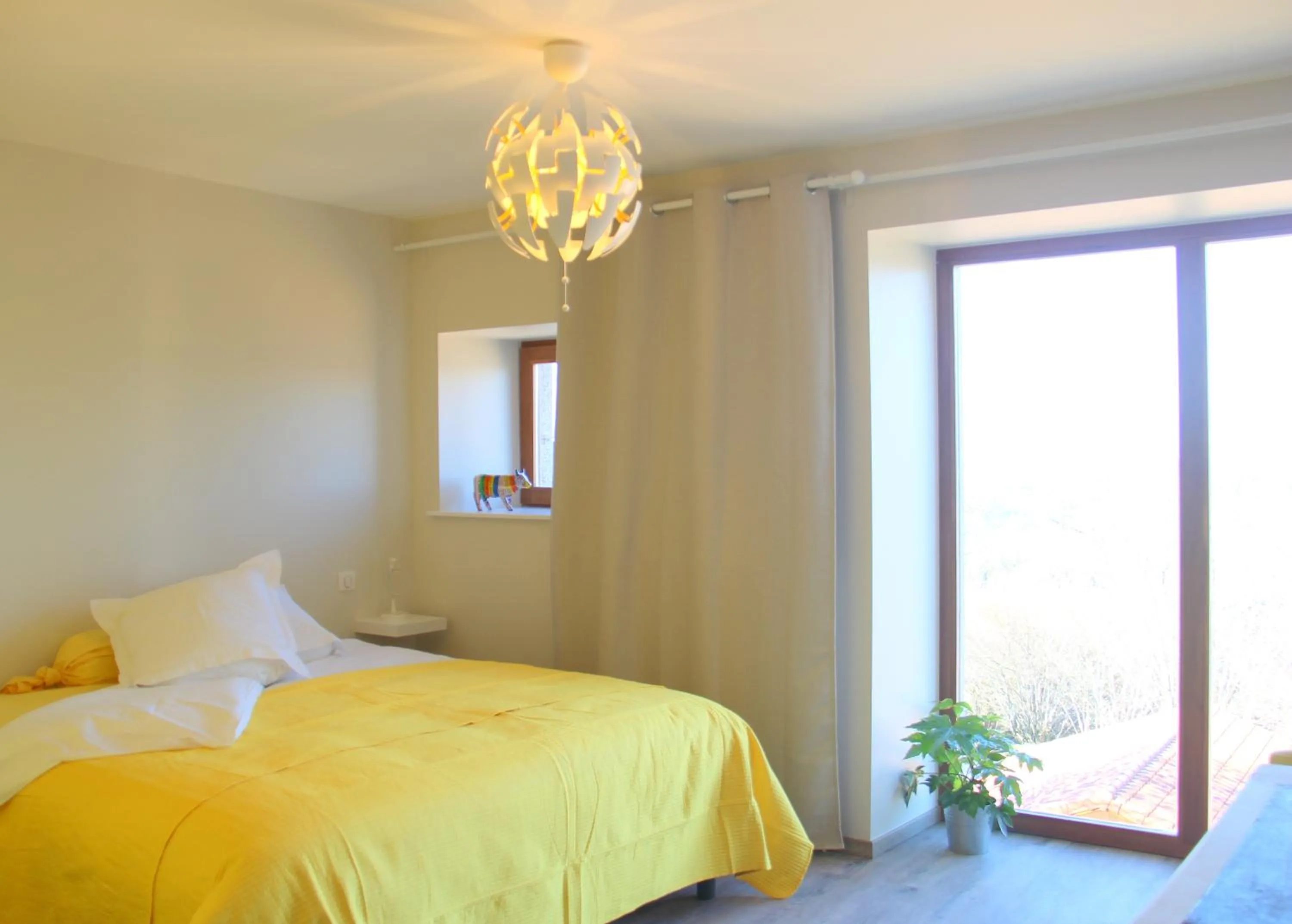 Photo of the whole room, Bed in Le Jardin des 4M