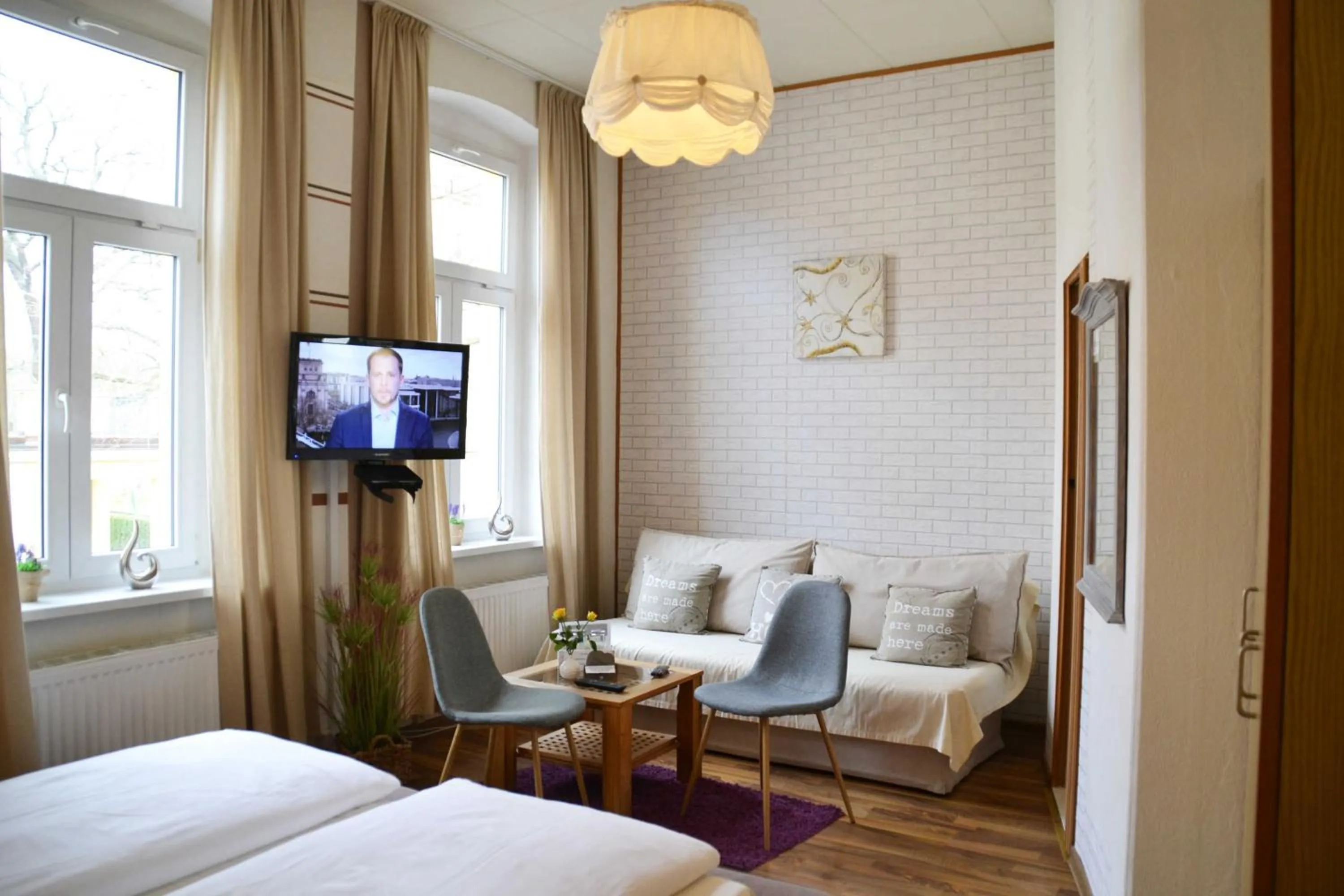 Bed in Pension zur Neiße