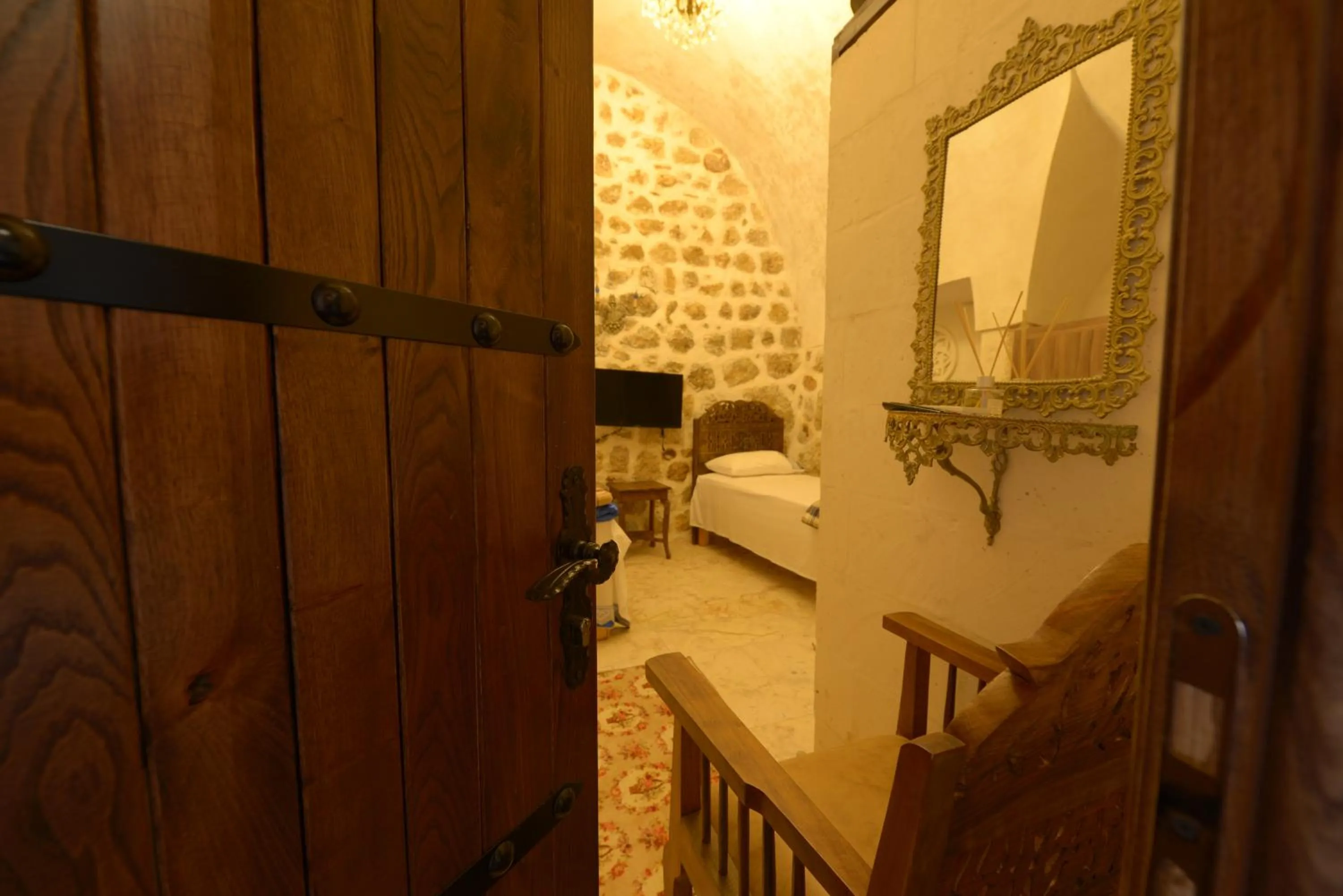 wardrobe in MERDİN BOUTİQUE HOTEL