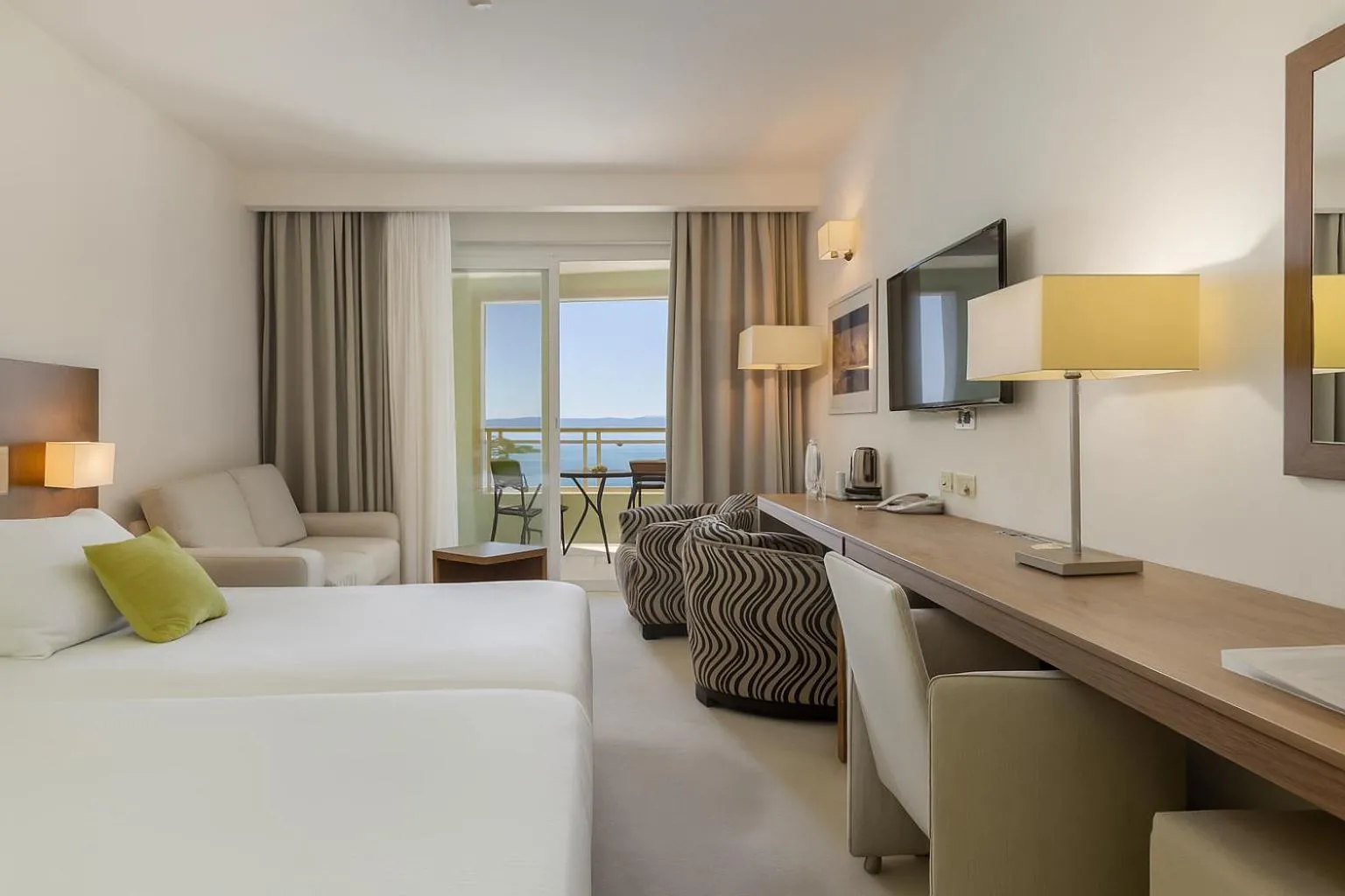 Bed in Hotel Park Makarska