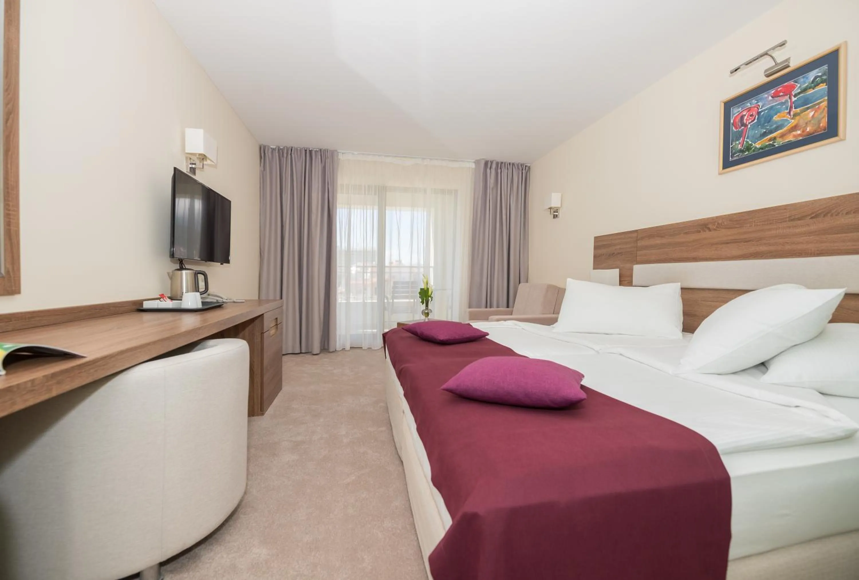 Communal lounge/ TV room, Bed in Hotel Park Makarska