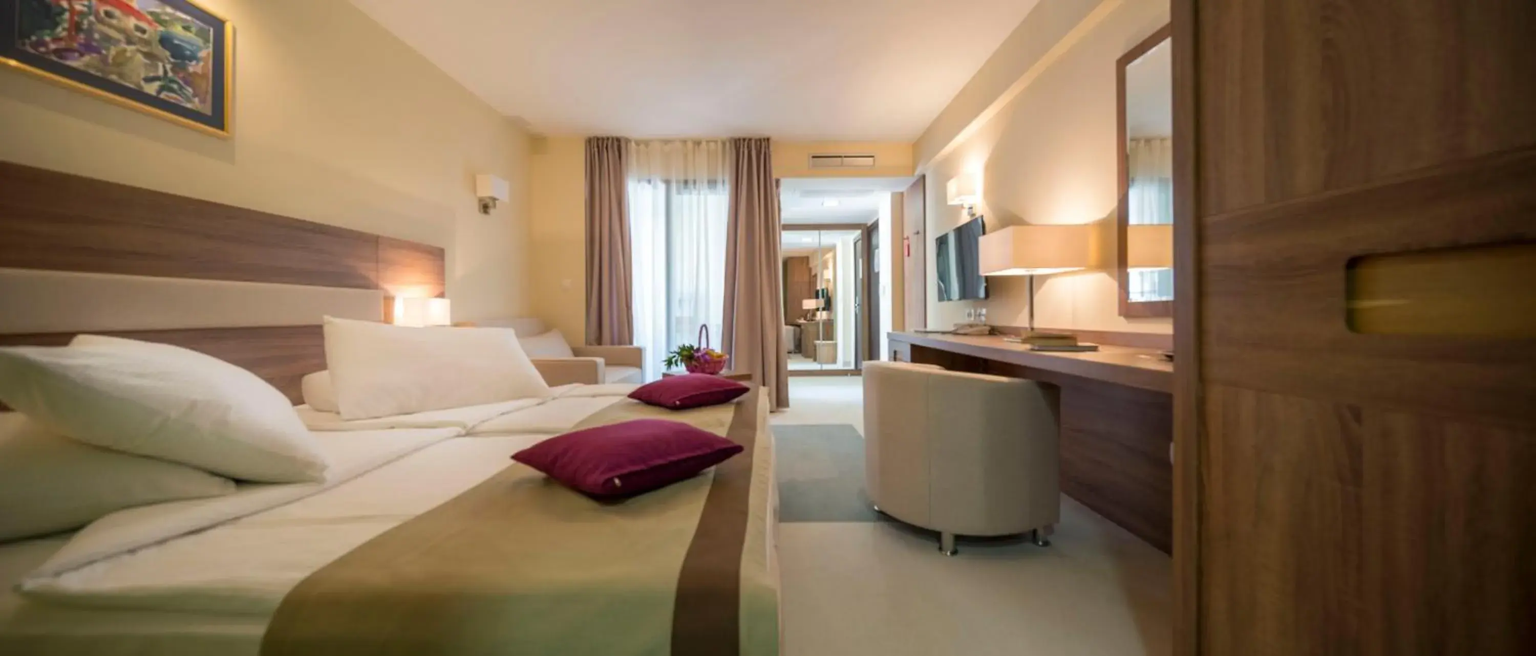 Superior Double Room with Balcony with Park View in Hotel Park Makarska Superior Double Room with Balcony with Park View in Hotel Park Makarska