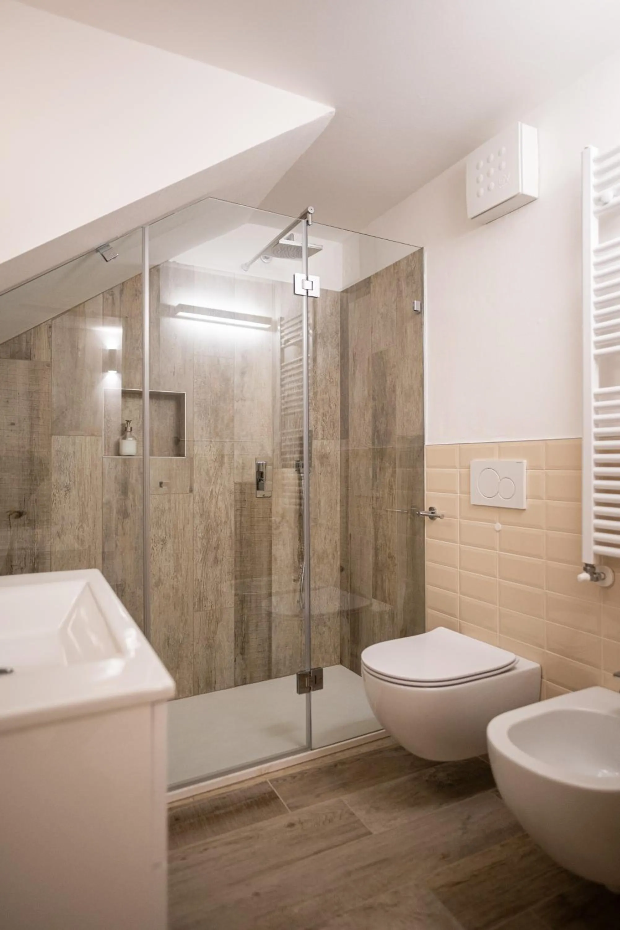 Shower in Santa Marta Rooms&Studios