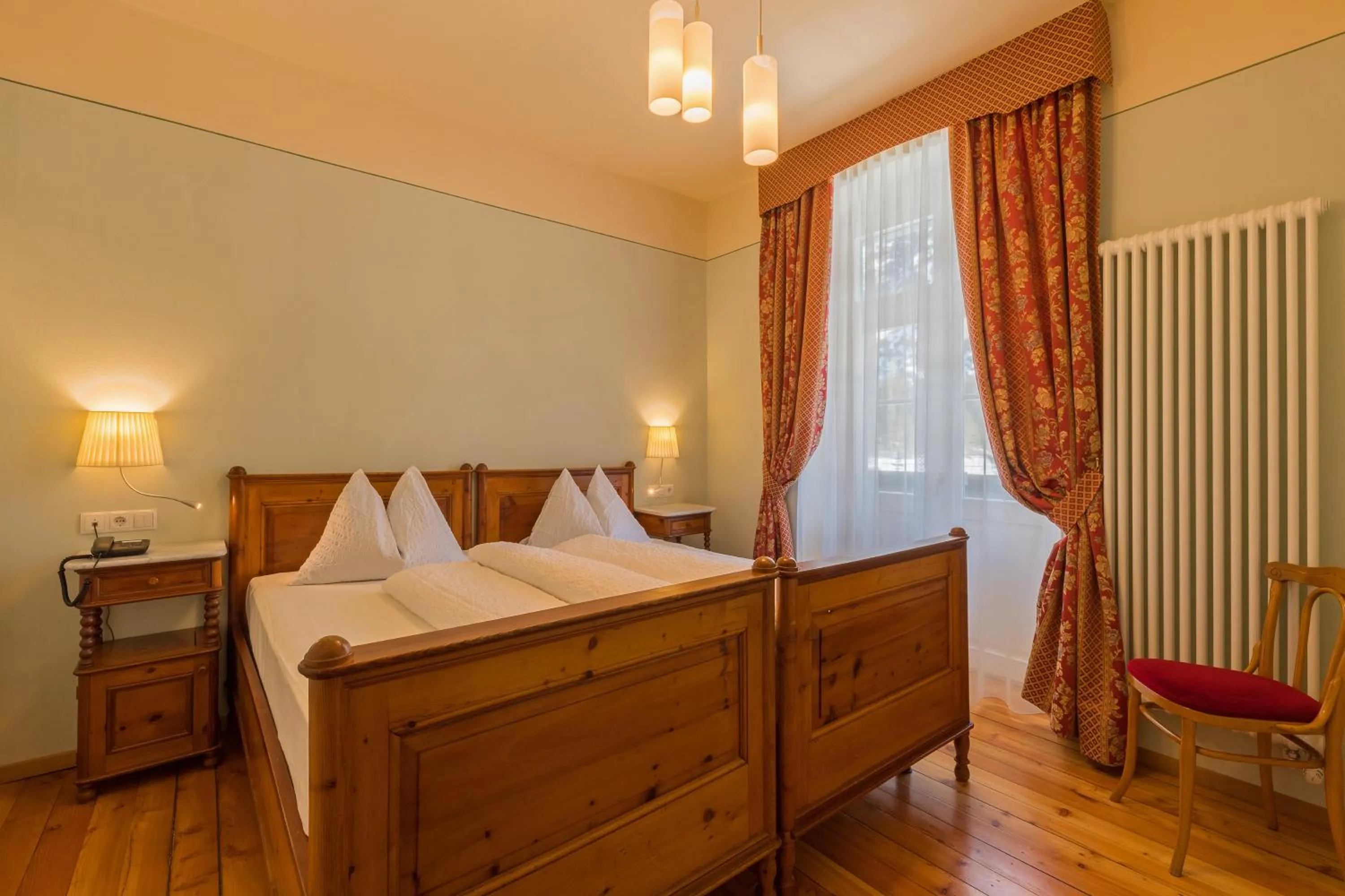 Photo of the whole room, Bed in Hotel Lago di Braies