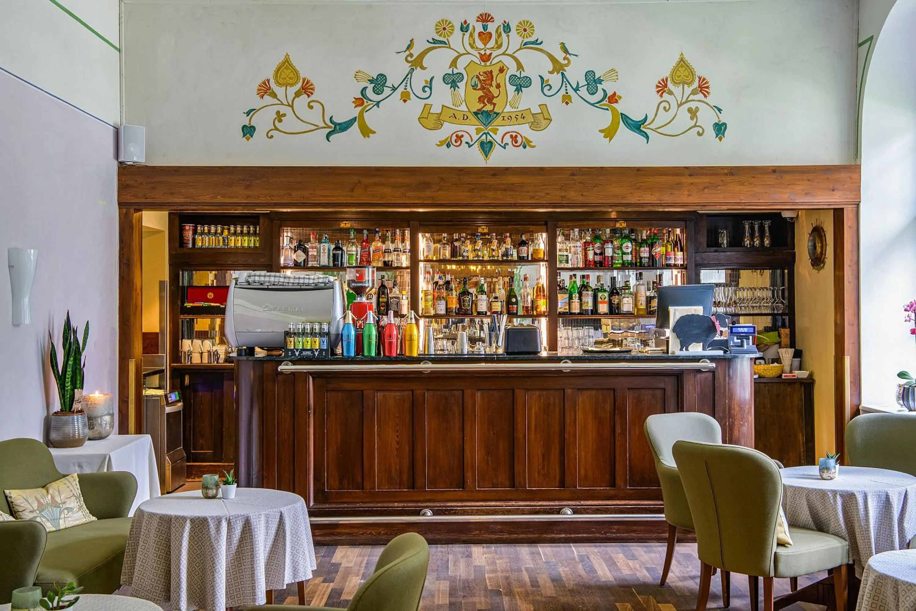 Lounge or bar in Hotel Lago di Braies