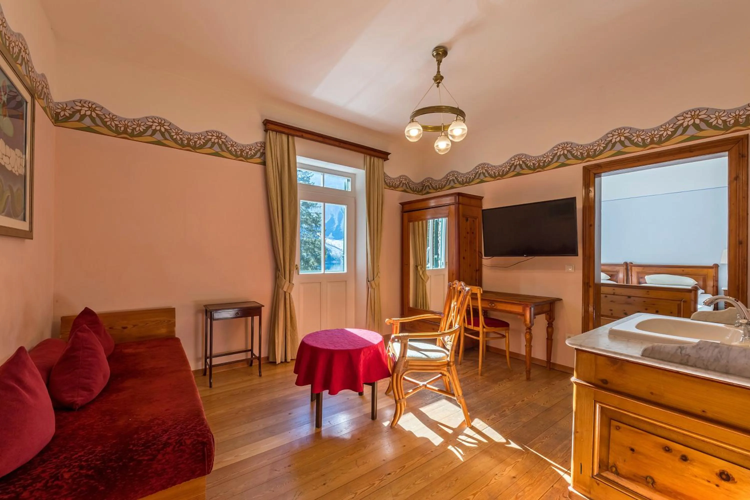 Living room in Hotel Lago di Braies