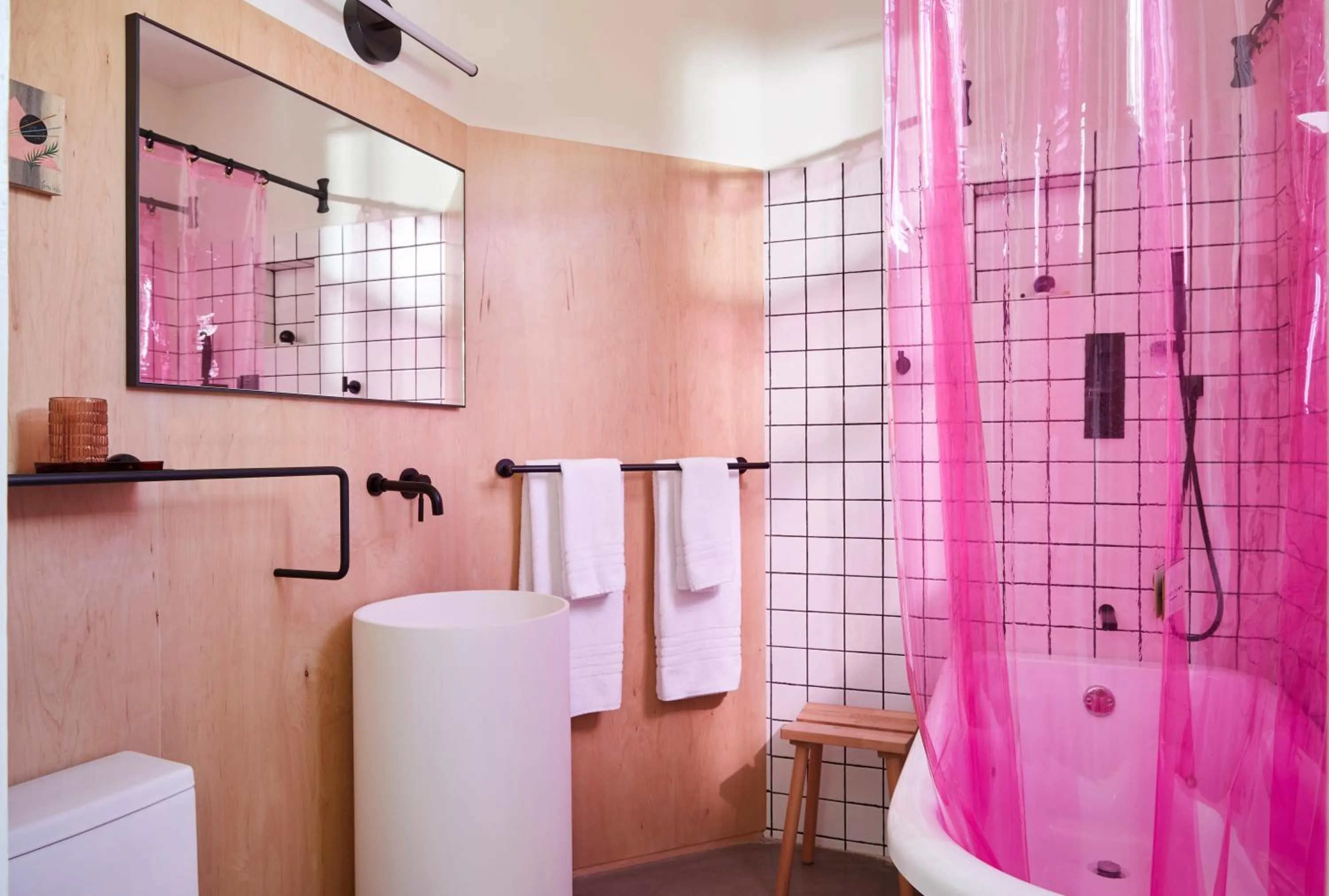 Bathroom in DREAMERS bnb