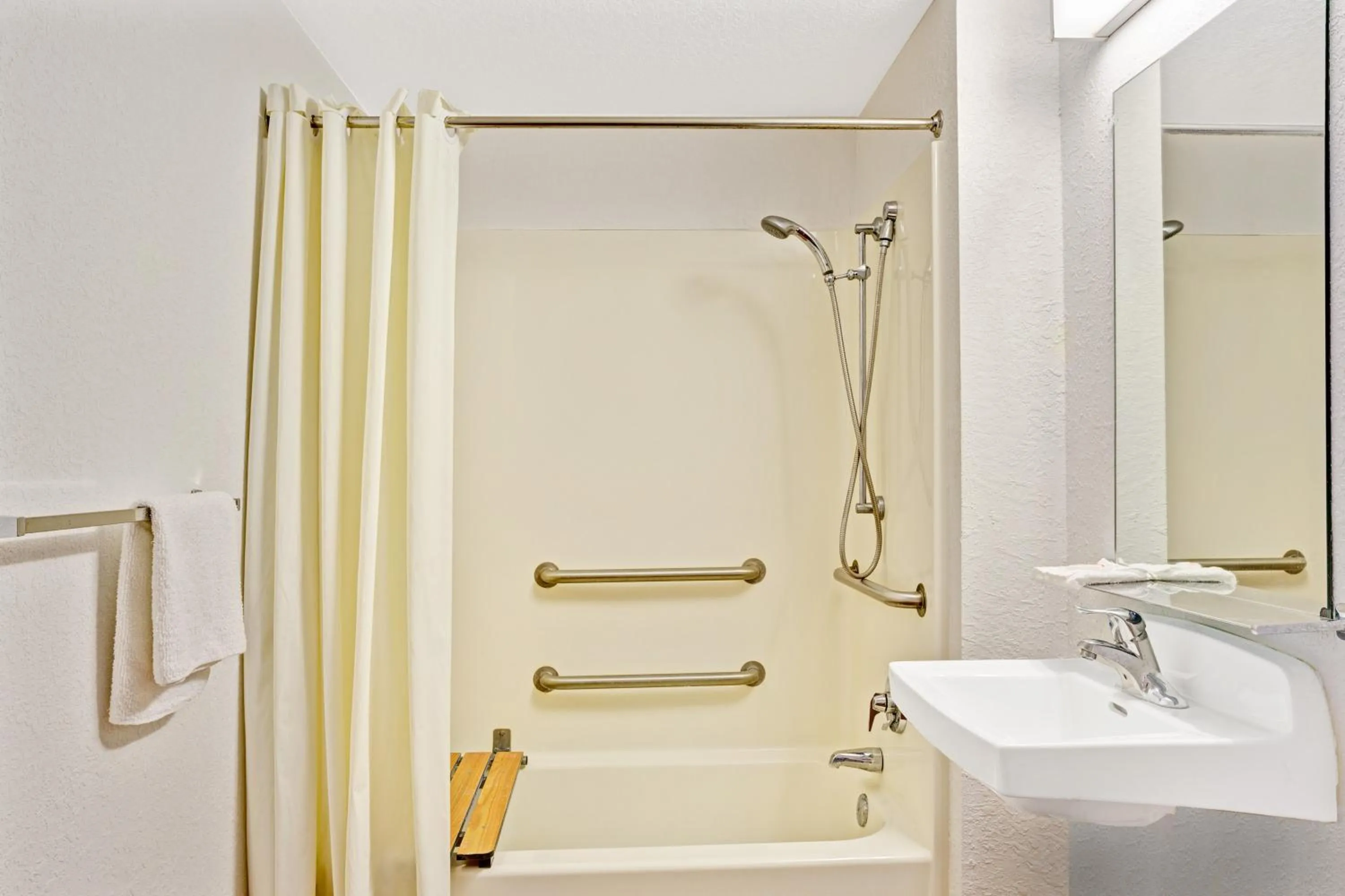 Shower in Knights Inn Jacksonville at Dix Ellis Trail