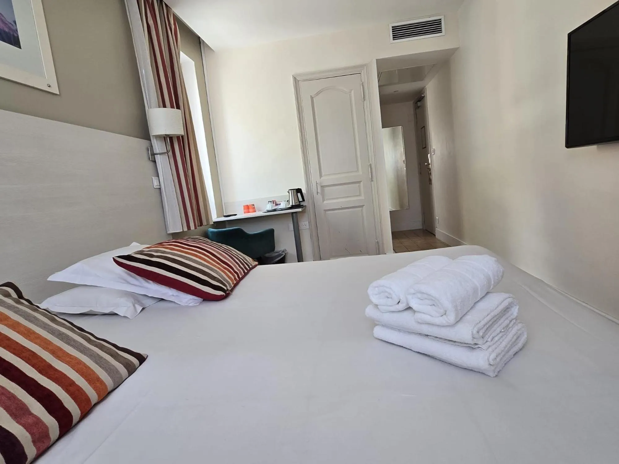 Bed in The Originals Boutique, Hôtel Cassitel, Cassis