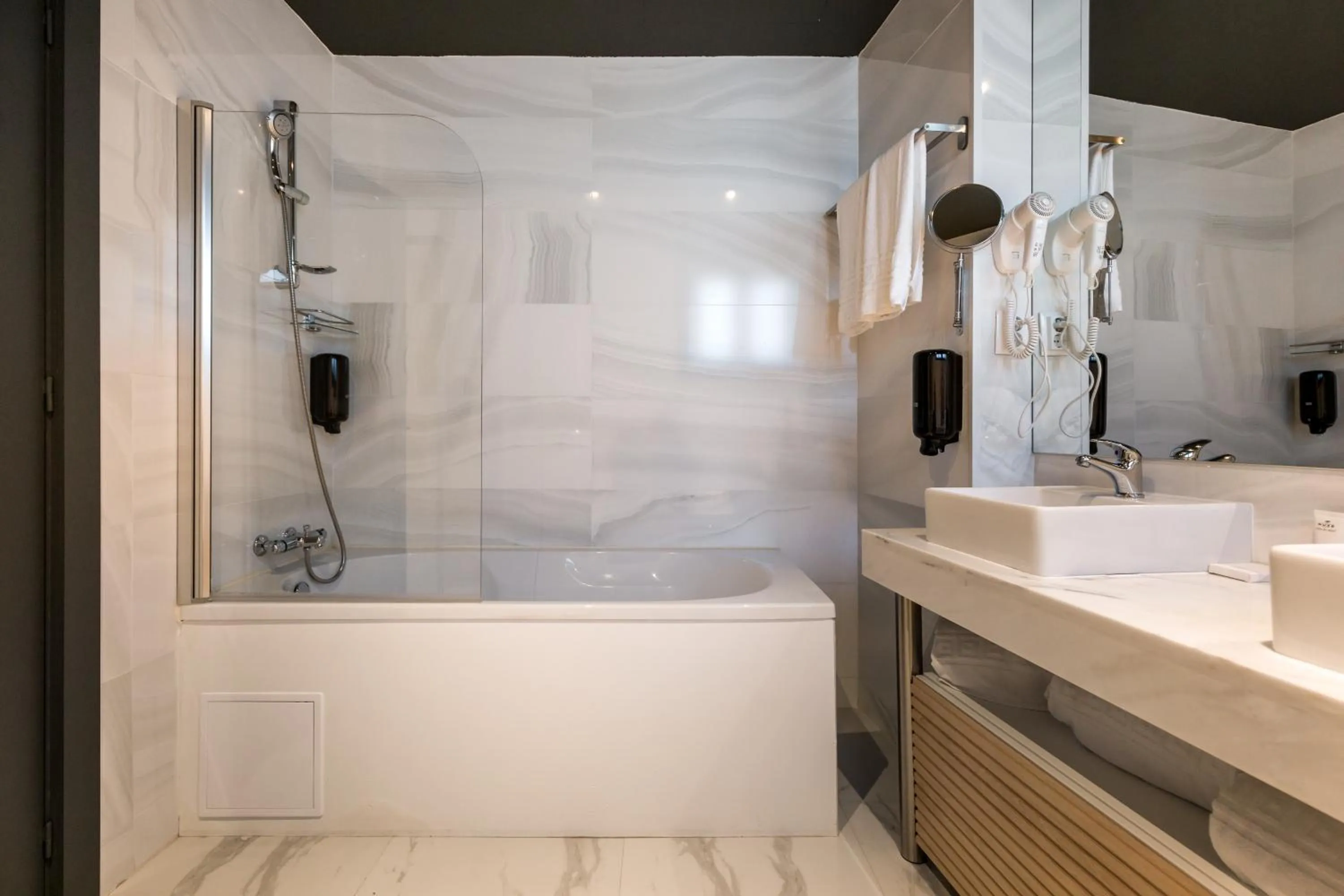 Shower in Rubens Hotels & SPA