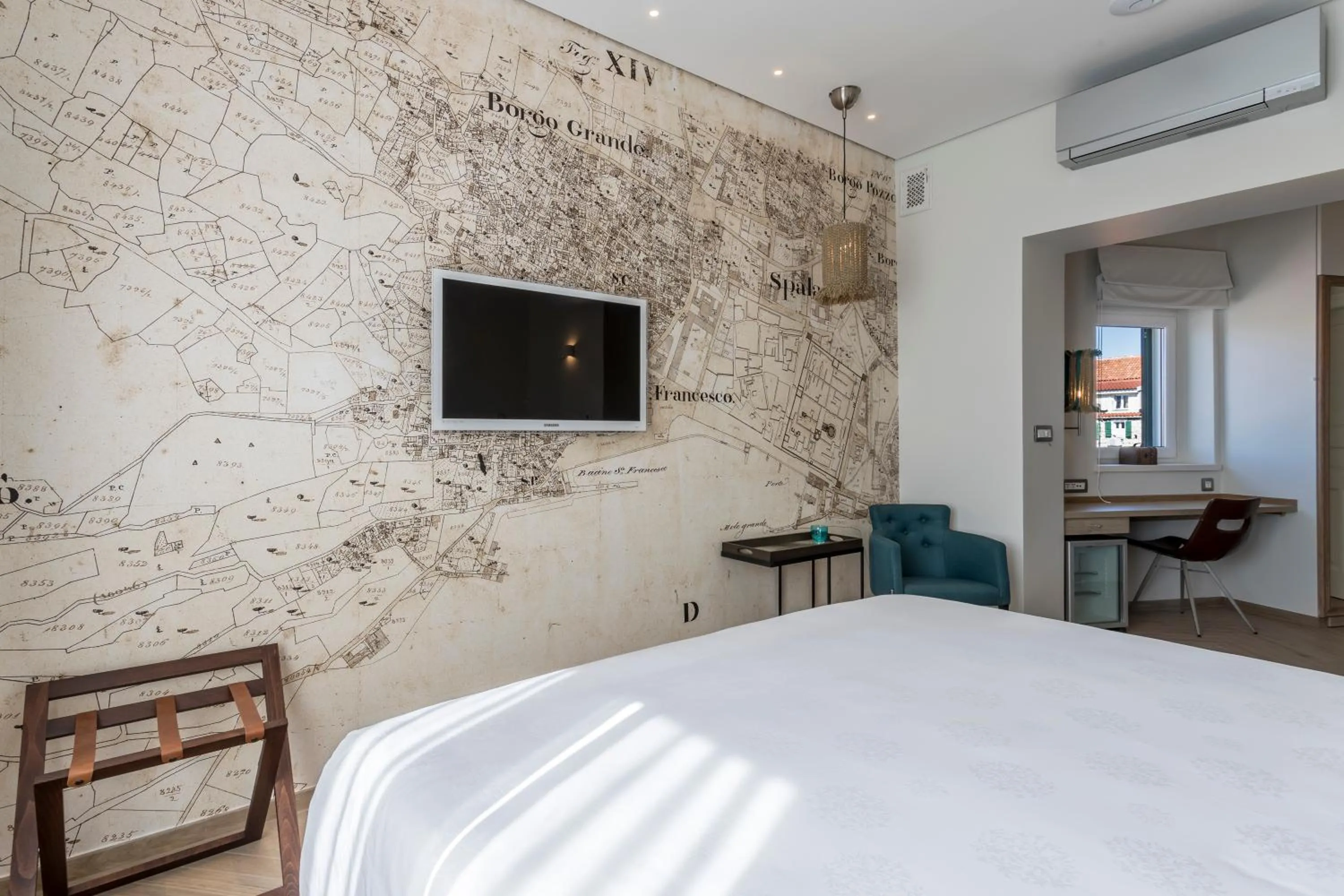 Bed in Seaview Luxury Retreat