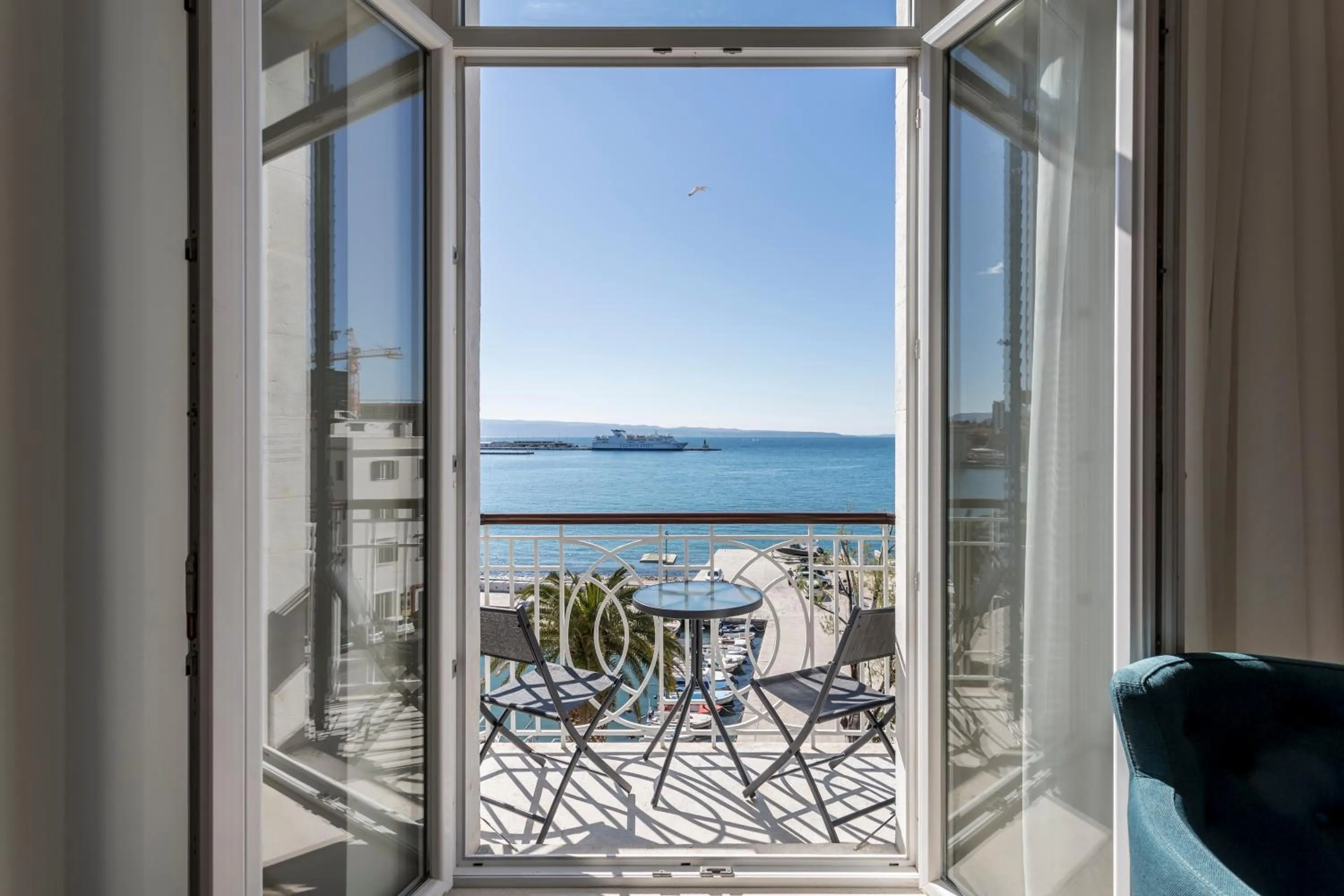 Balcony/Terrace in Seaview Luxury Retreat