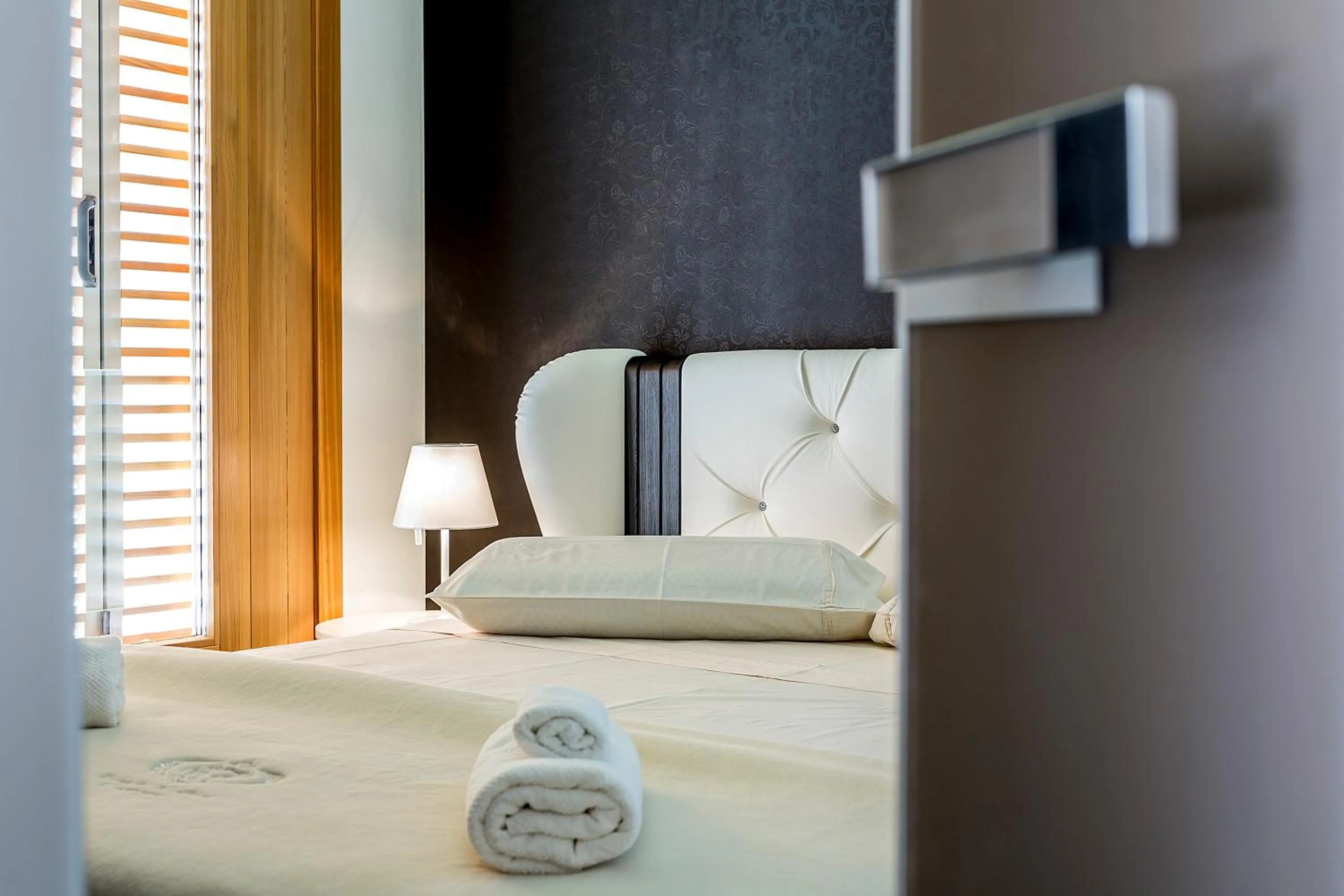 Bed in Seaview Luxury Retreat