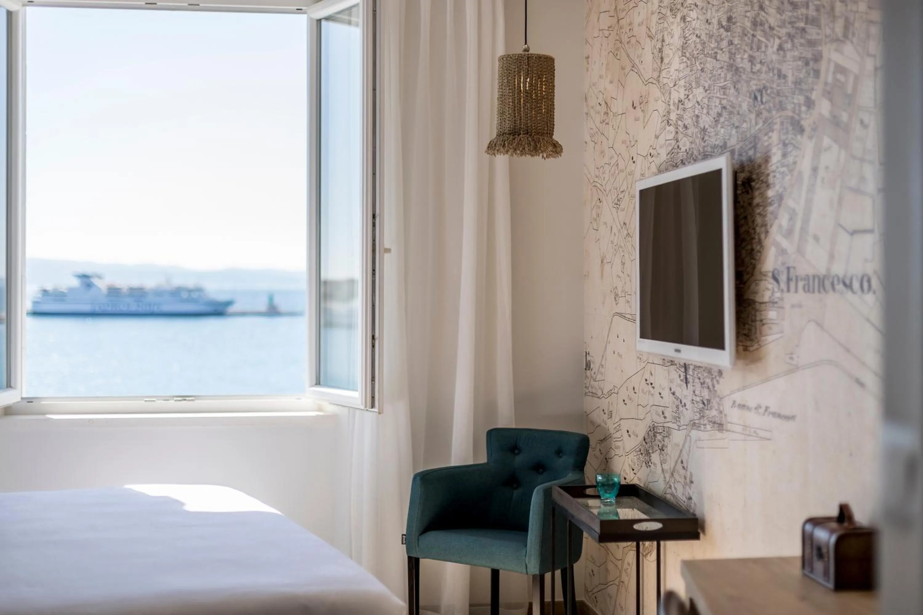 Seating area, Bed in Seaview Luxury Retreat