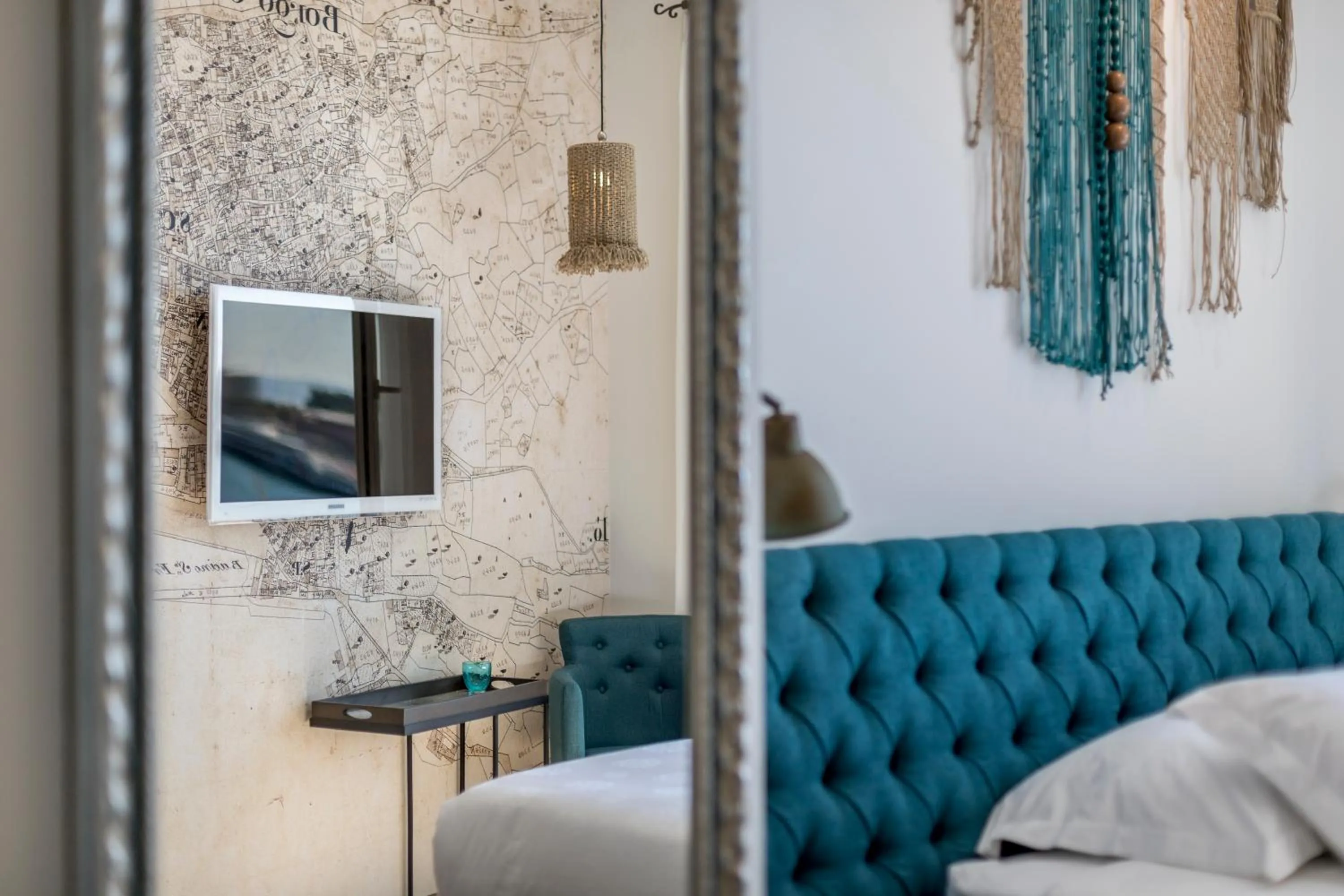 Living room, Bed in Seaview Luxury Retreat