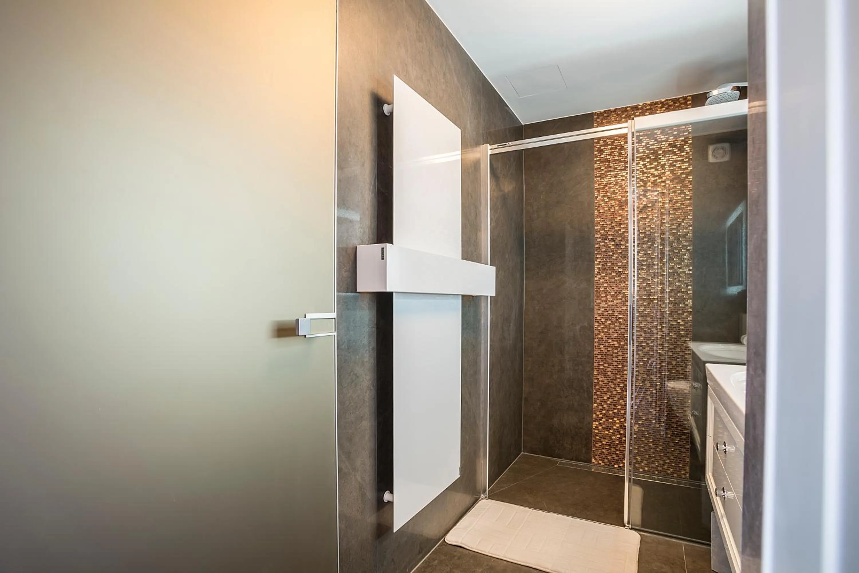 Shower in Seaview Luxury Retreat