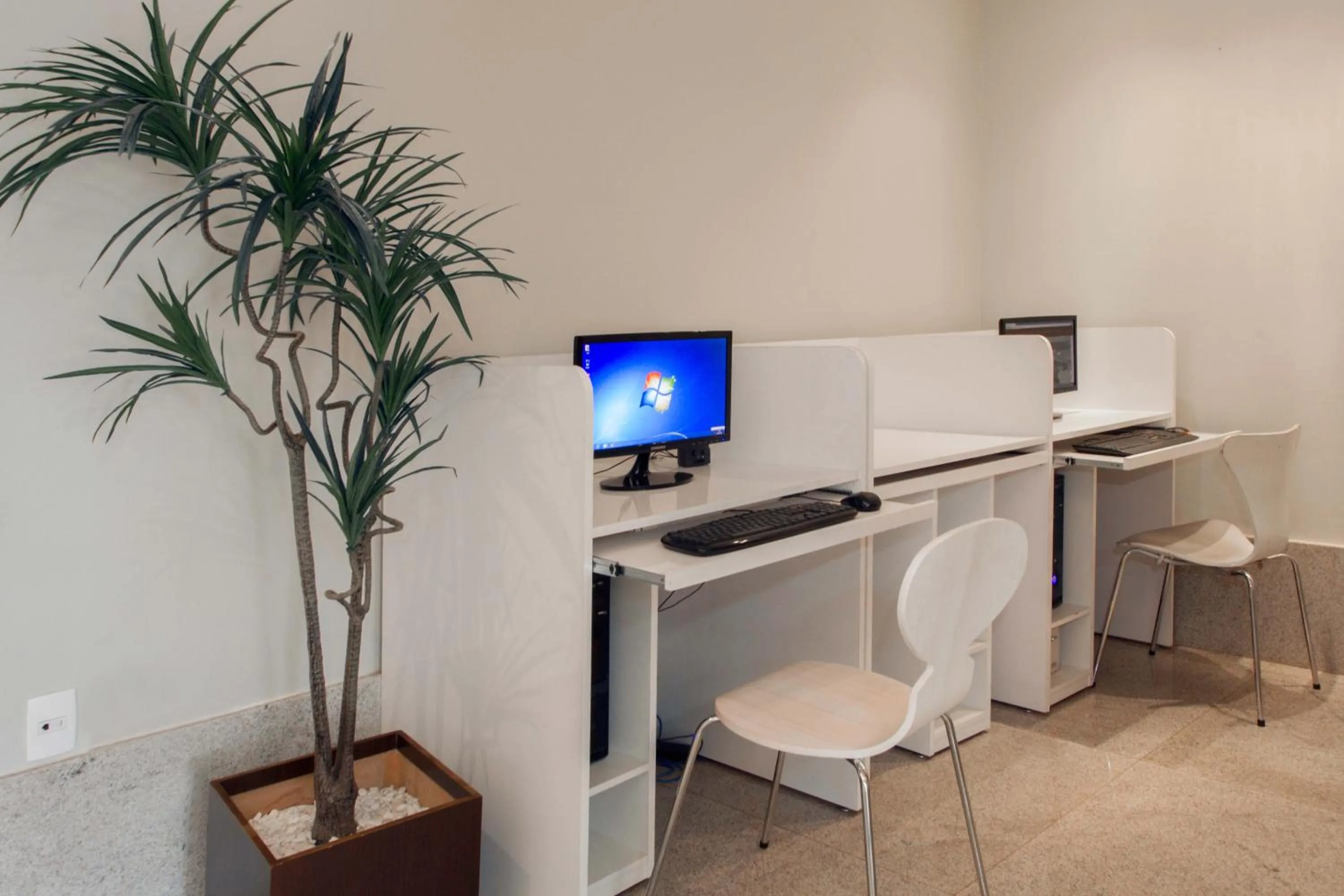 Business facilities in Brisa Tower Hotel