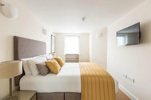 Bedroom, Bed in House of Fisher - City Wall House