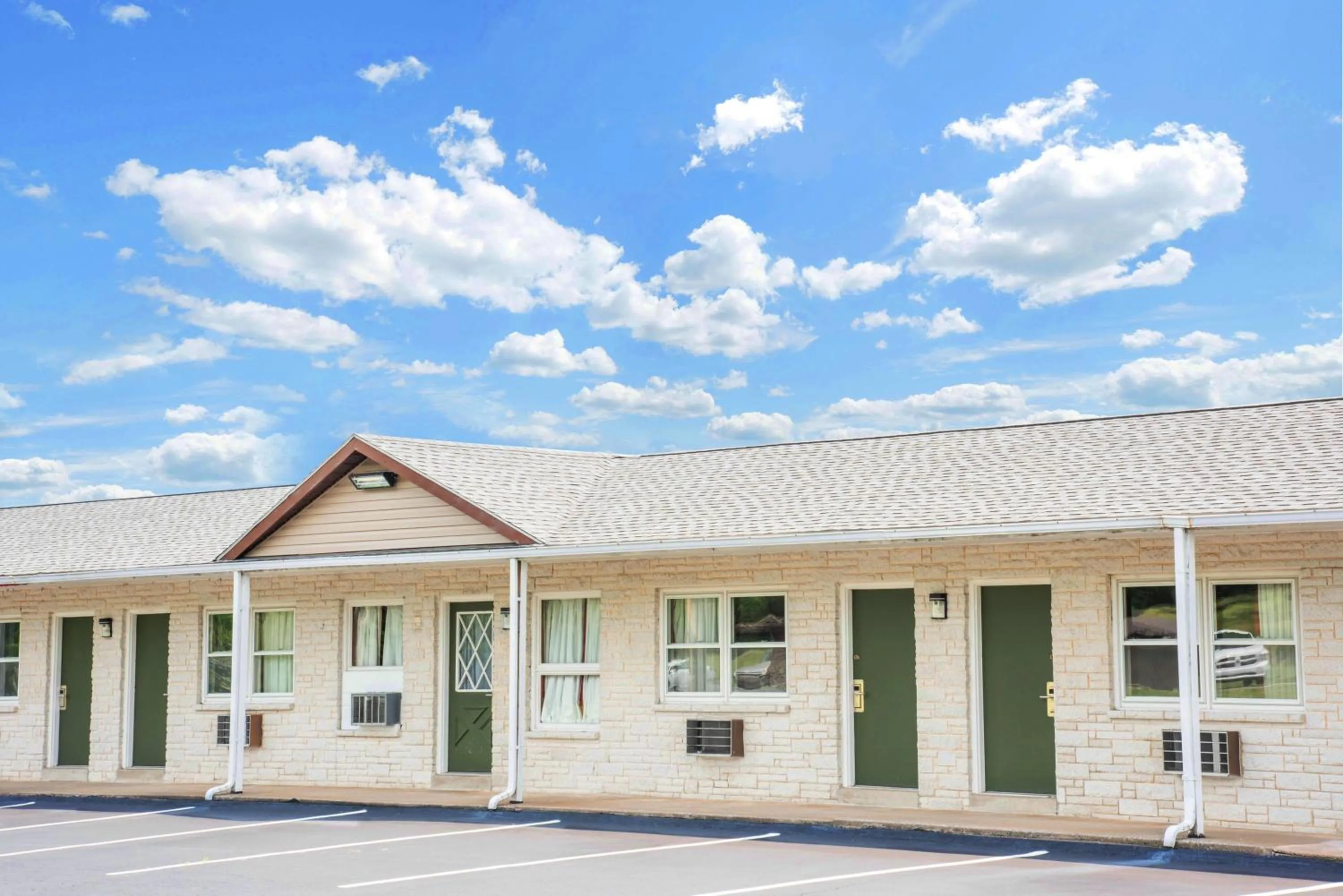 Knights Inn Pine Grove