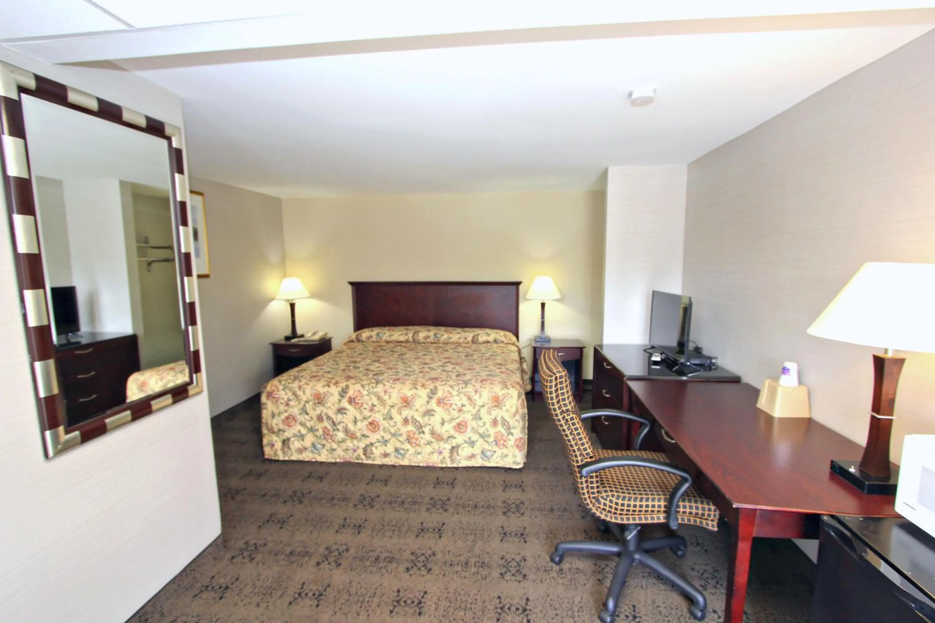 Bed in Knights Inn Pine Grove