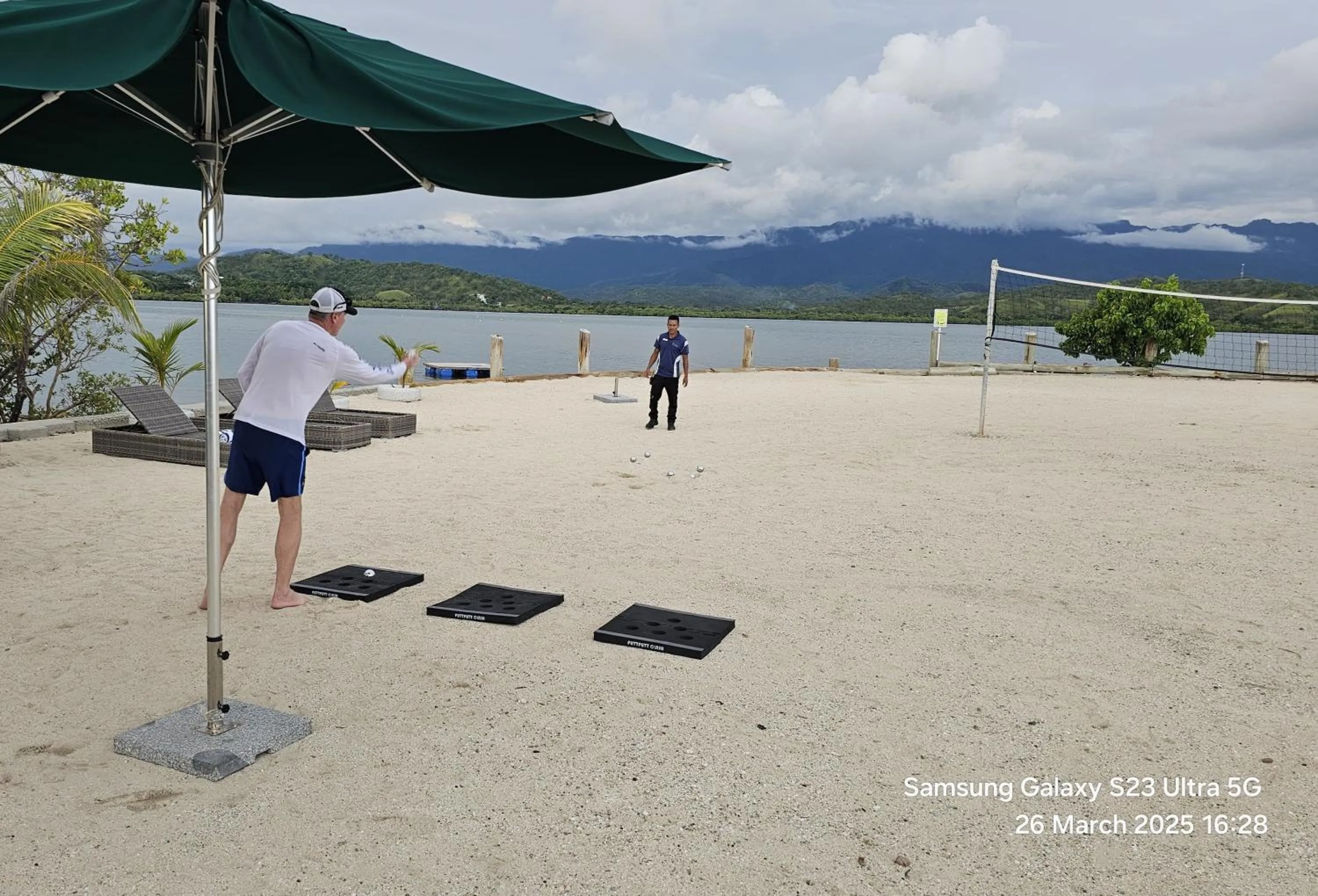 Beach in Loloata Island Resort