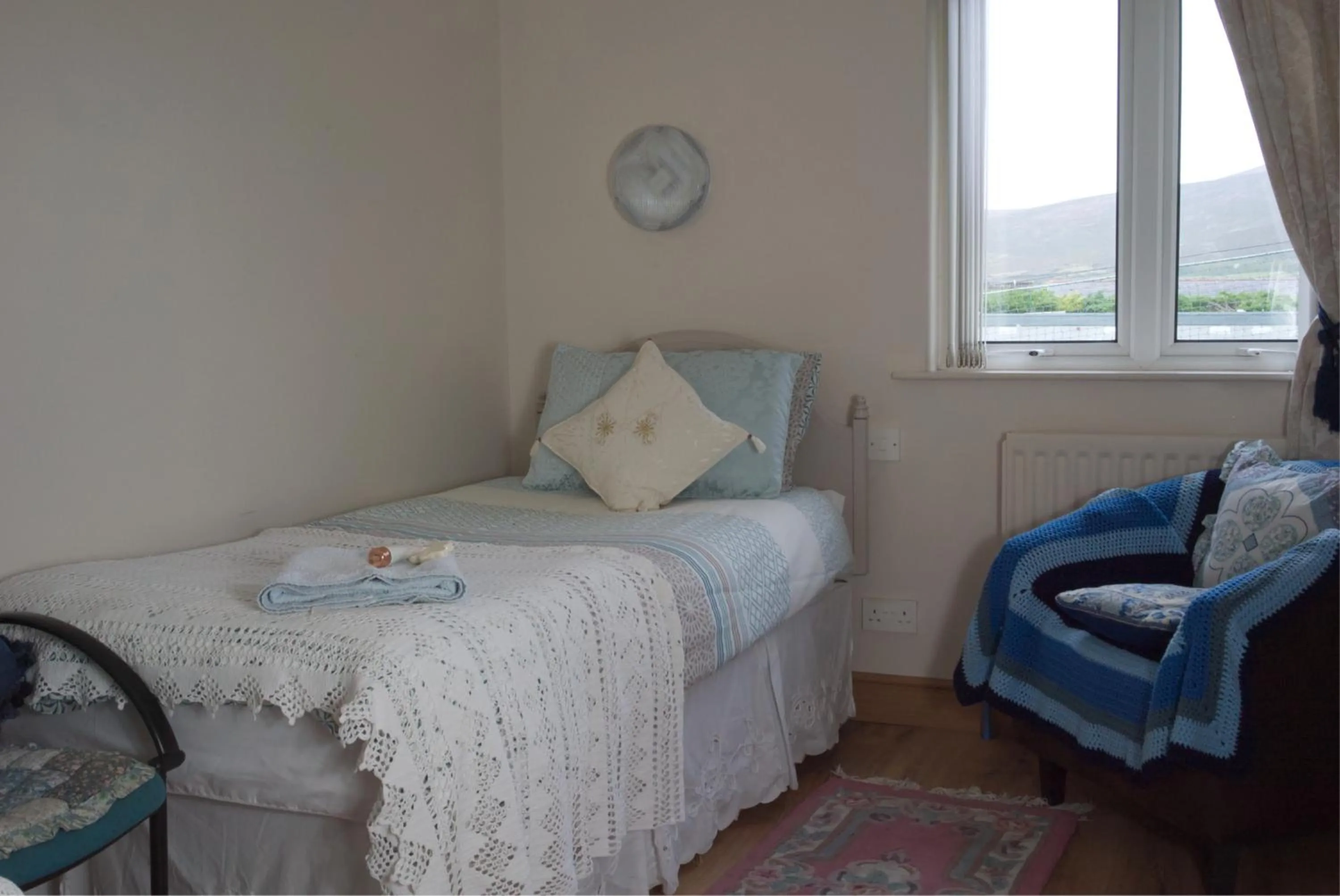 Bed in The Mourne Lodge "Cnocnafeola"