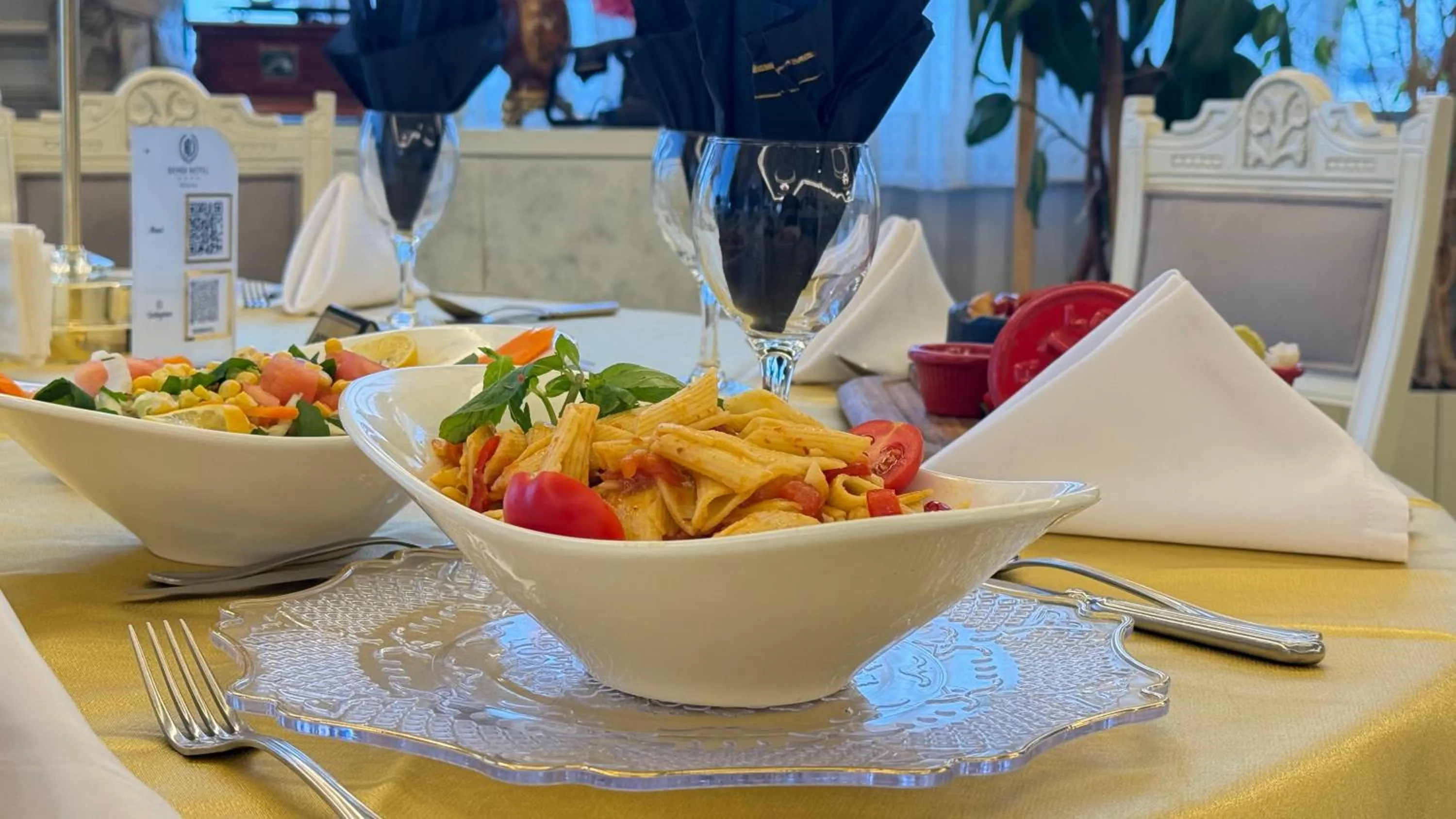 Restaurant/places to eat in Demir Hotel