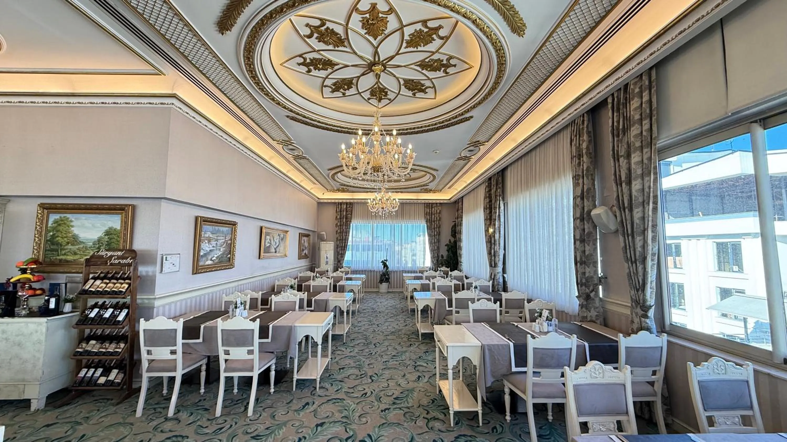 Restaurant/places to eat in Demir Hotel