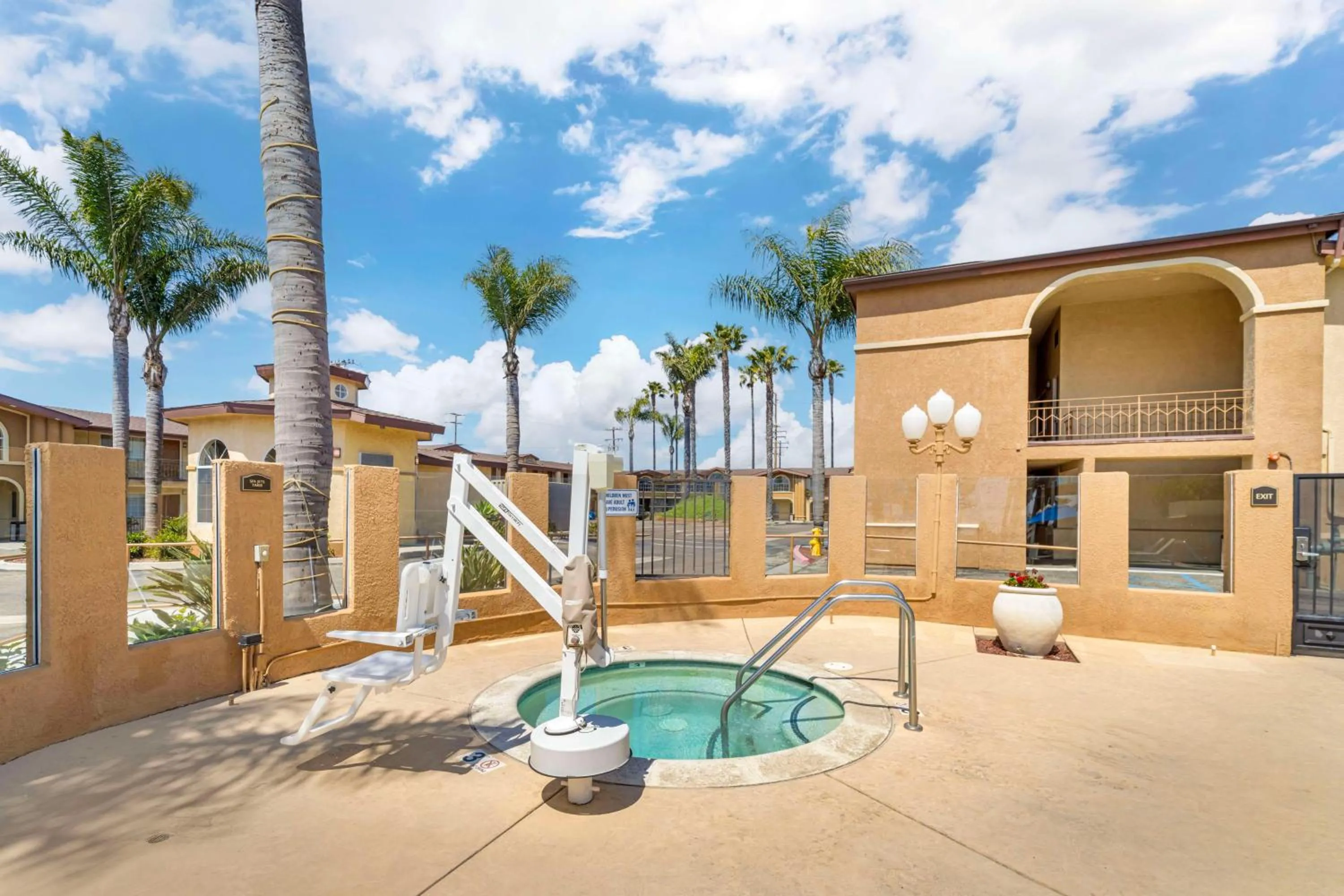Pool view in Best Western Oxnard Inn