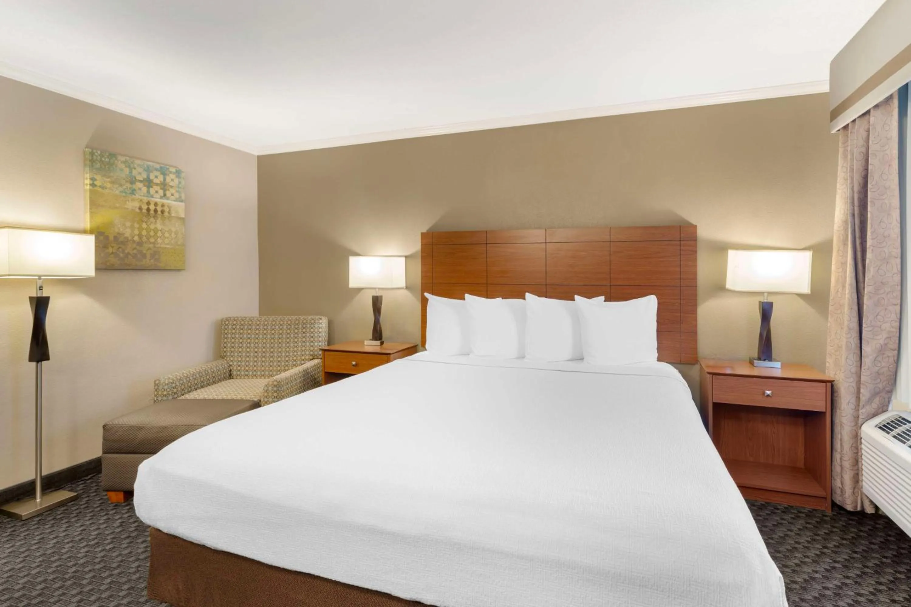 Bedroom, Bed in Best Western Oxnard Inn