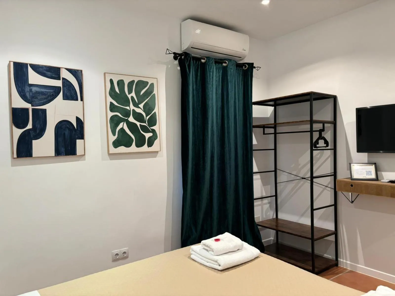 air conditioner, Bed in CASA RURAL Cigarral del Pintor