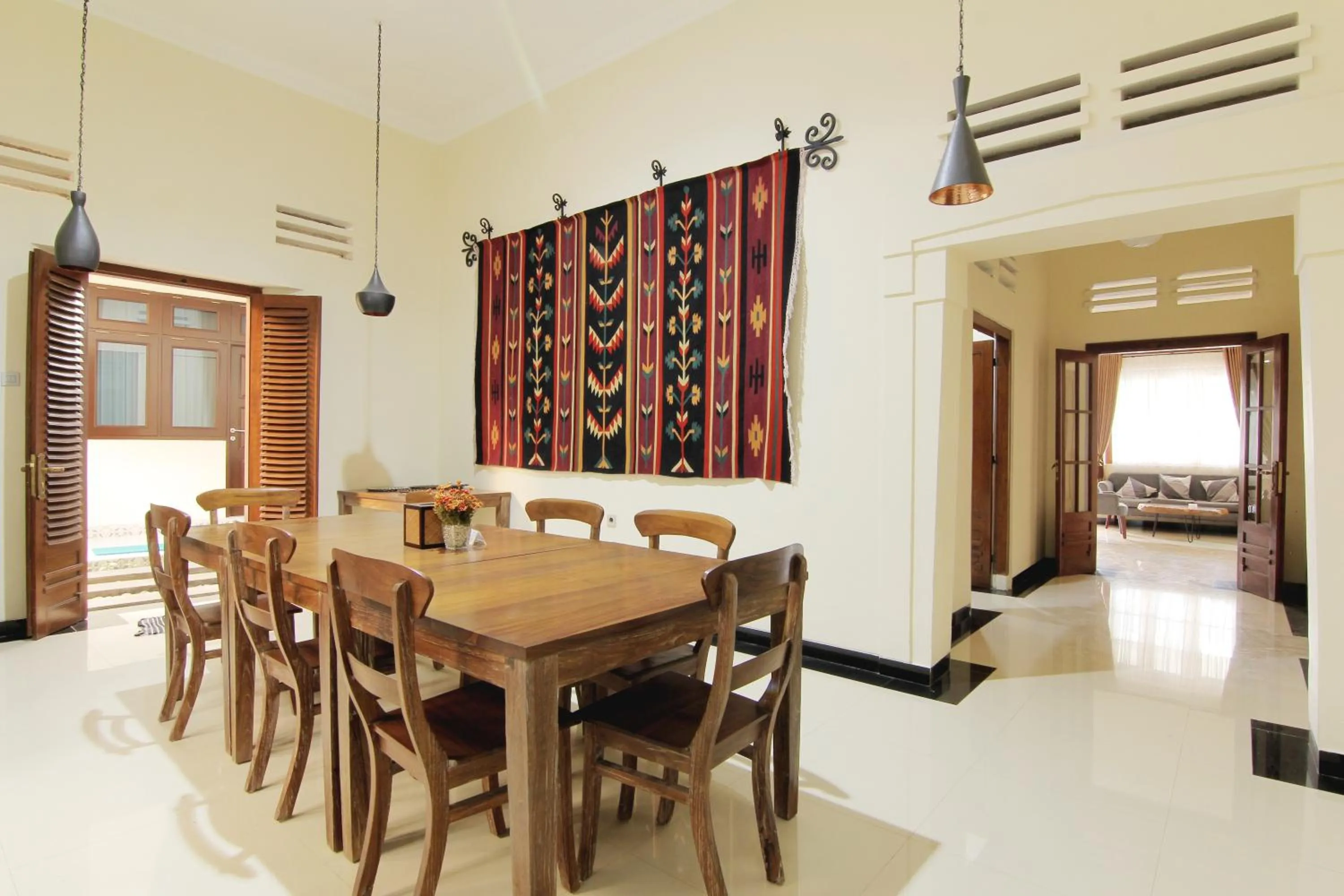 Dining area in Musafir Guest House Syariah