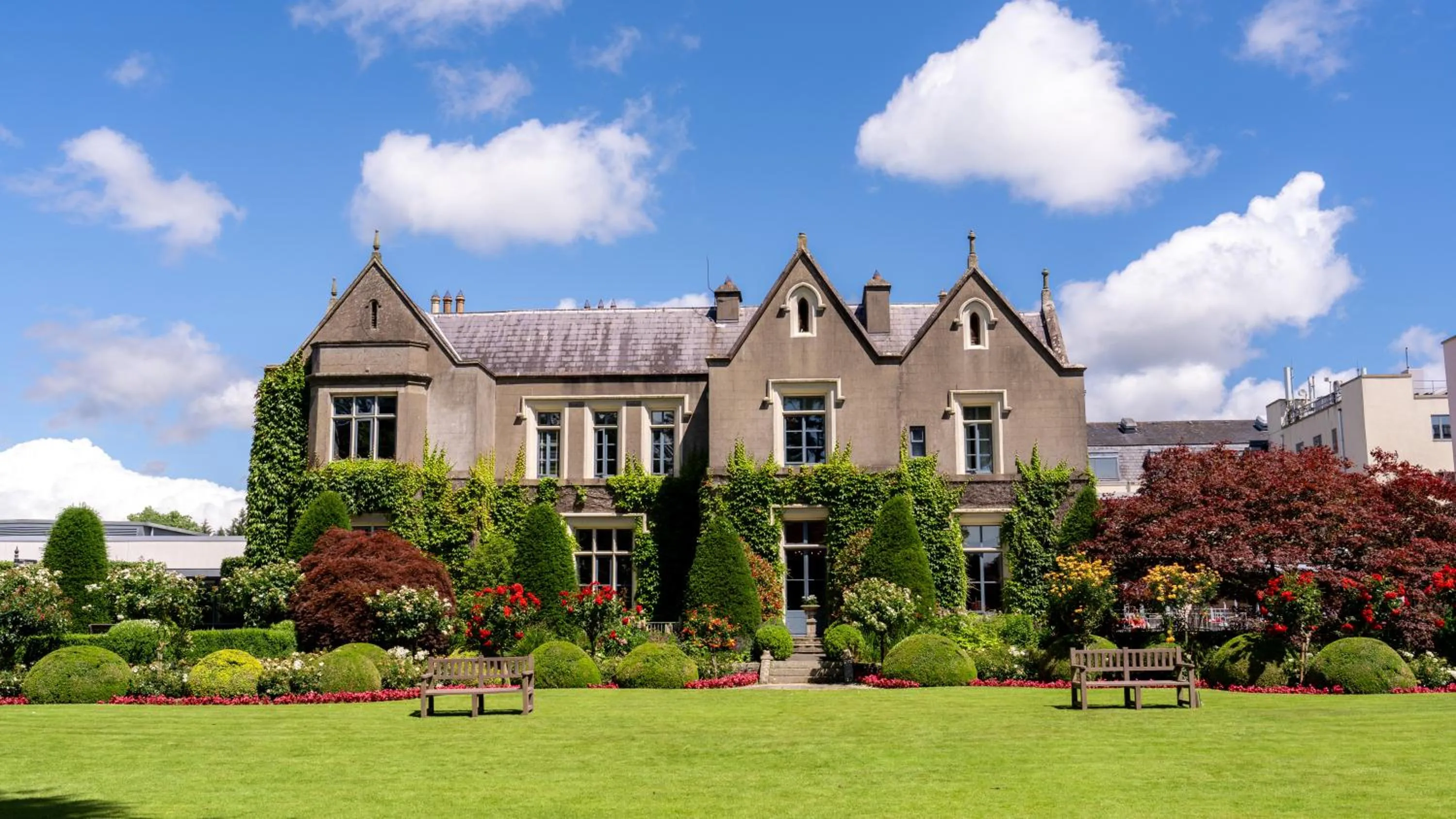 Garden view in Ballymascanlon Hotel and Golf Resort