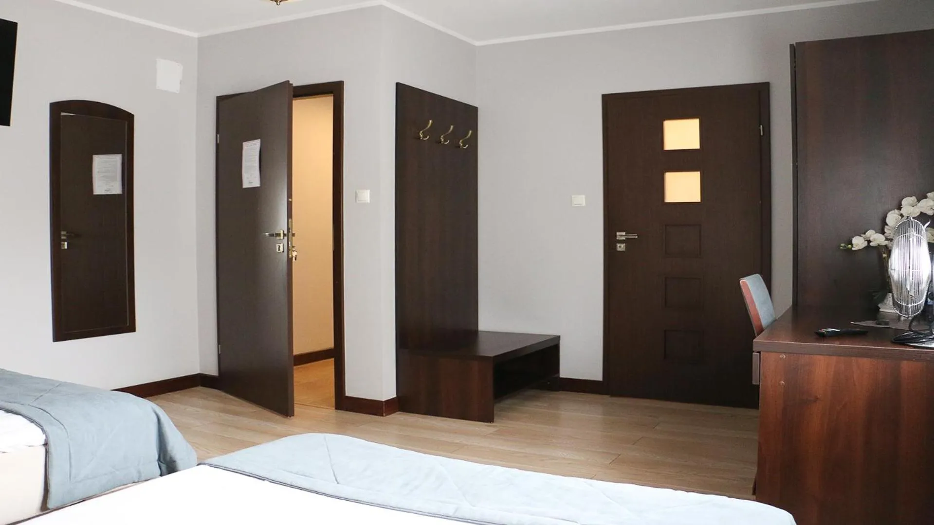 Photo of the whole room, Bed in Pokoje De Luxe Figaro