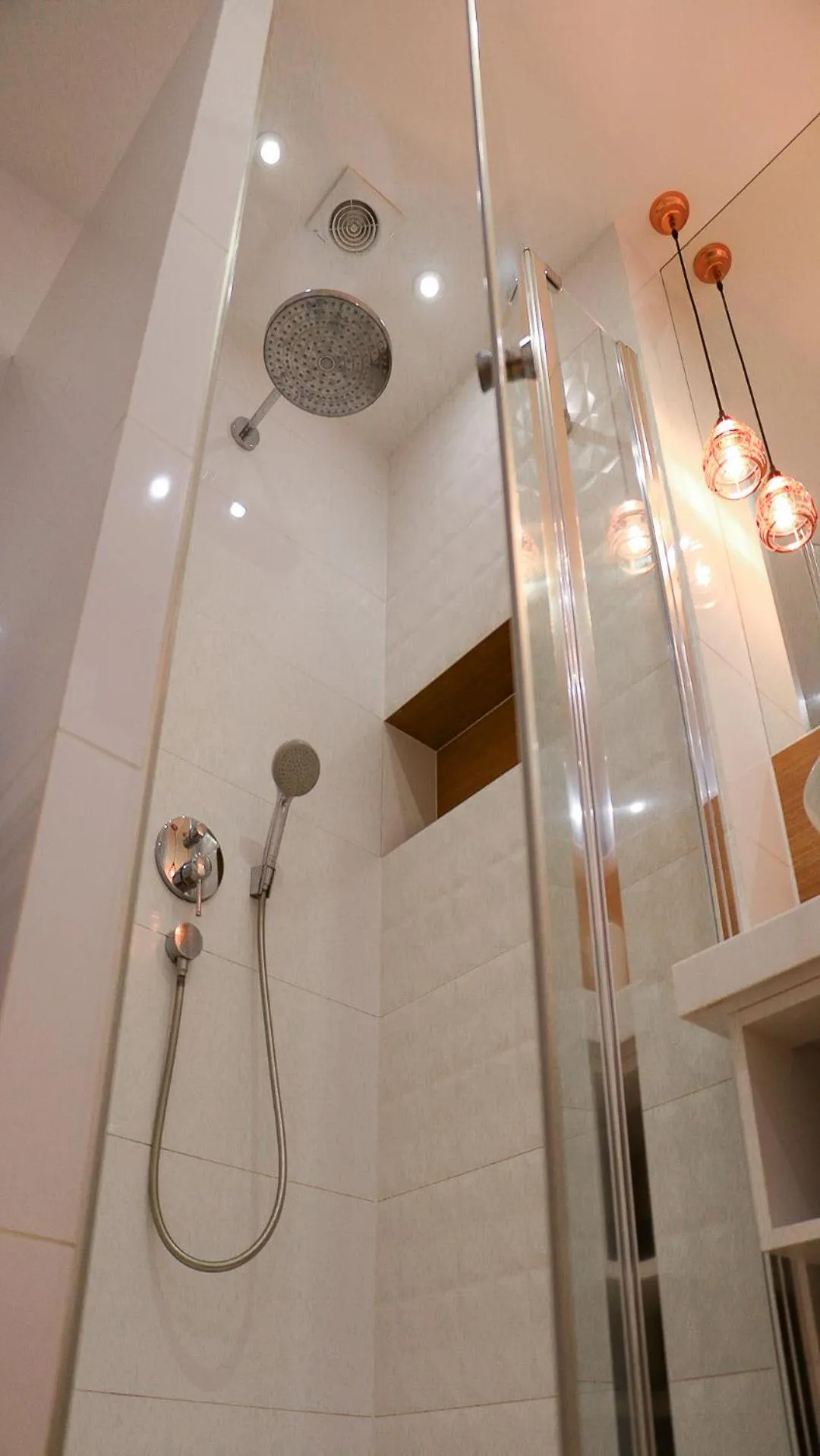 Shower in Pokoje De Luxe Figaro