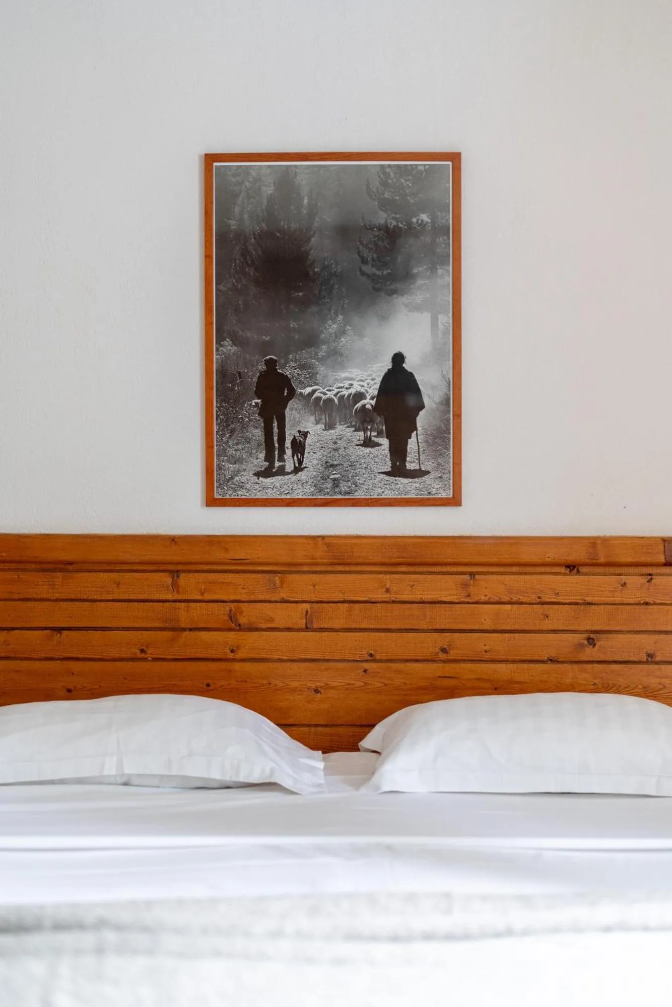 Bedroom, Bed in Garden & City Bagnères-de-Bigorre - Domaine de Ramonjuan