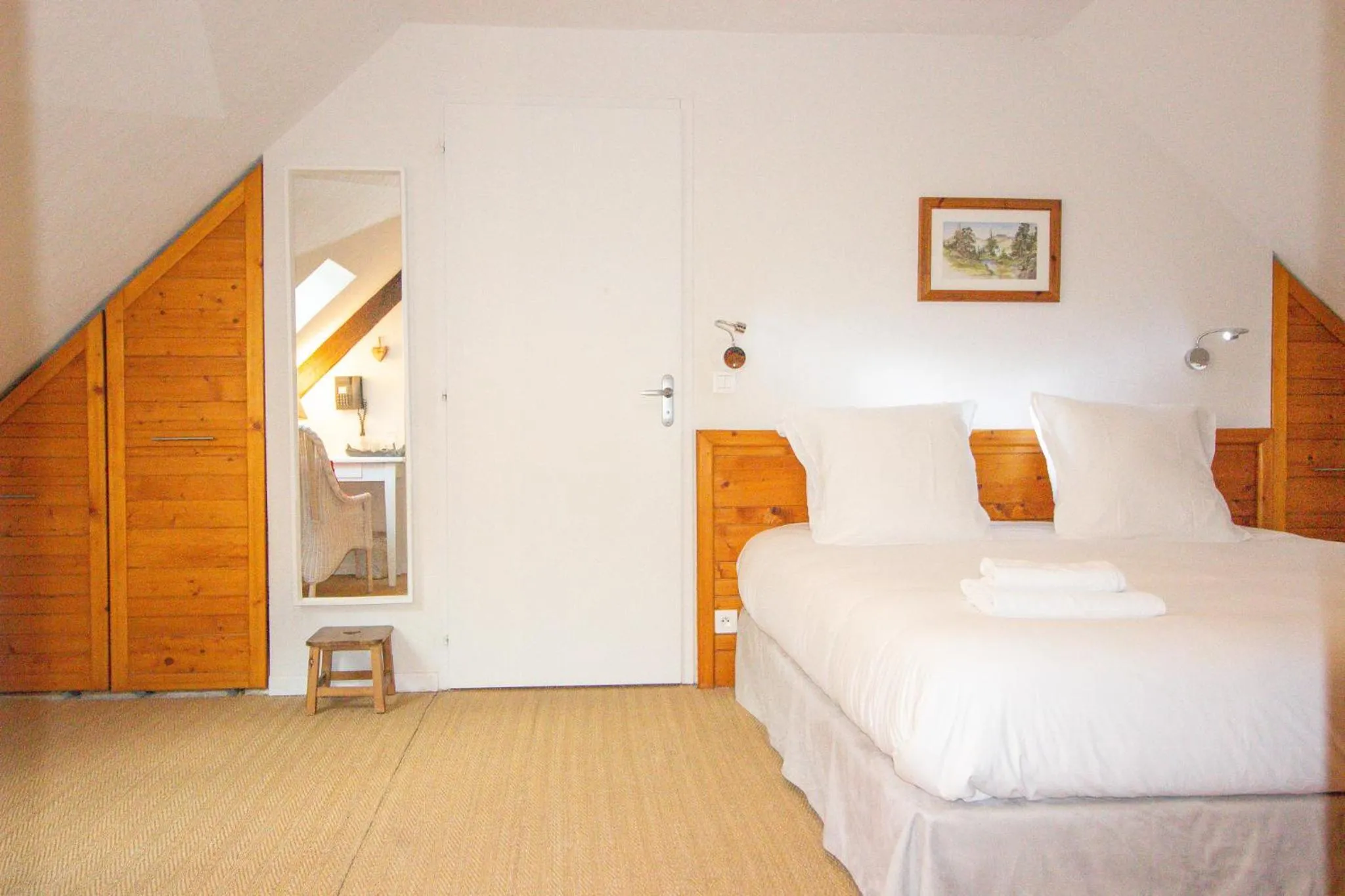 Bedroom, Bed in Garden & City Bagnères-de-Bigorre - Domaine de Ramonjuan