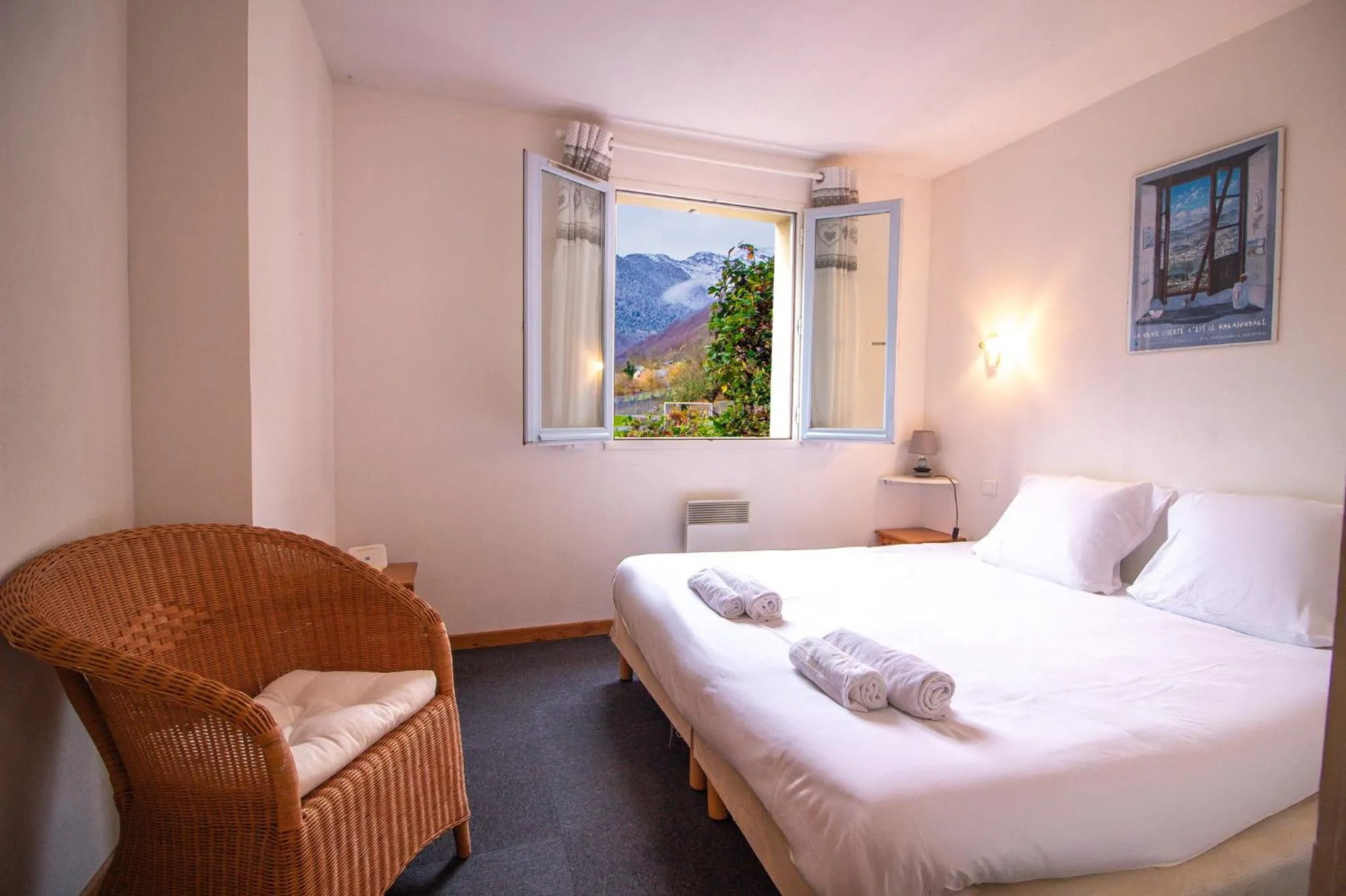 Bedroom, Bed in Garden & City Bagnères-de-Bigorre - Domaine de Ramonjuan