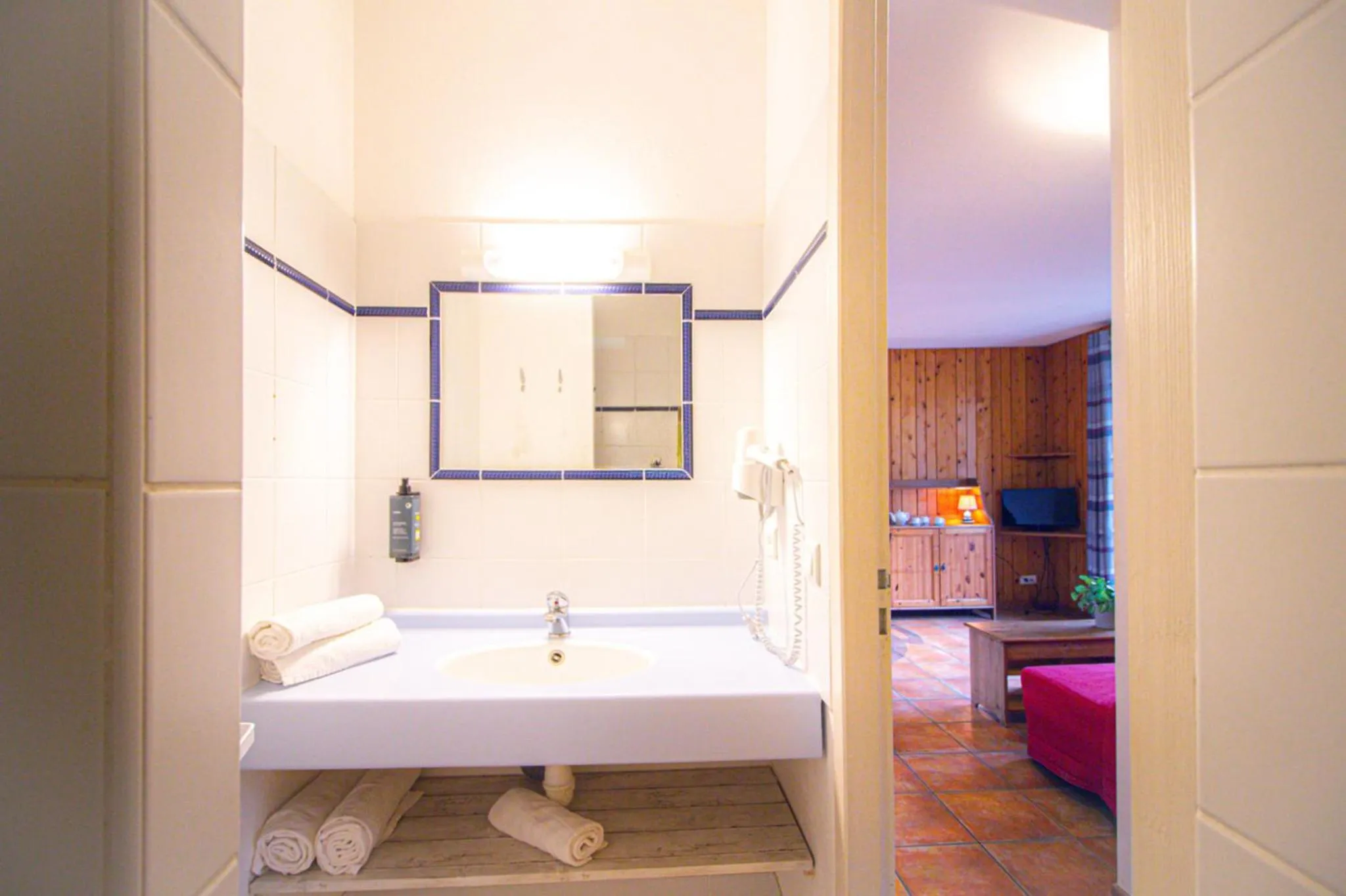 Bathroom, Bed in Garden & City Bagnères-de-Bigorre - Domaine de Ramonjuan