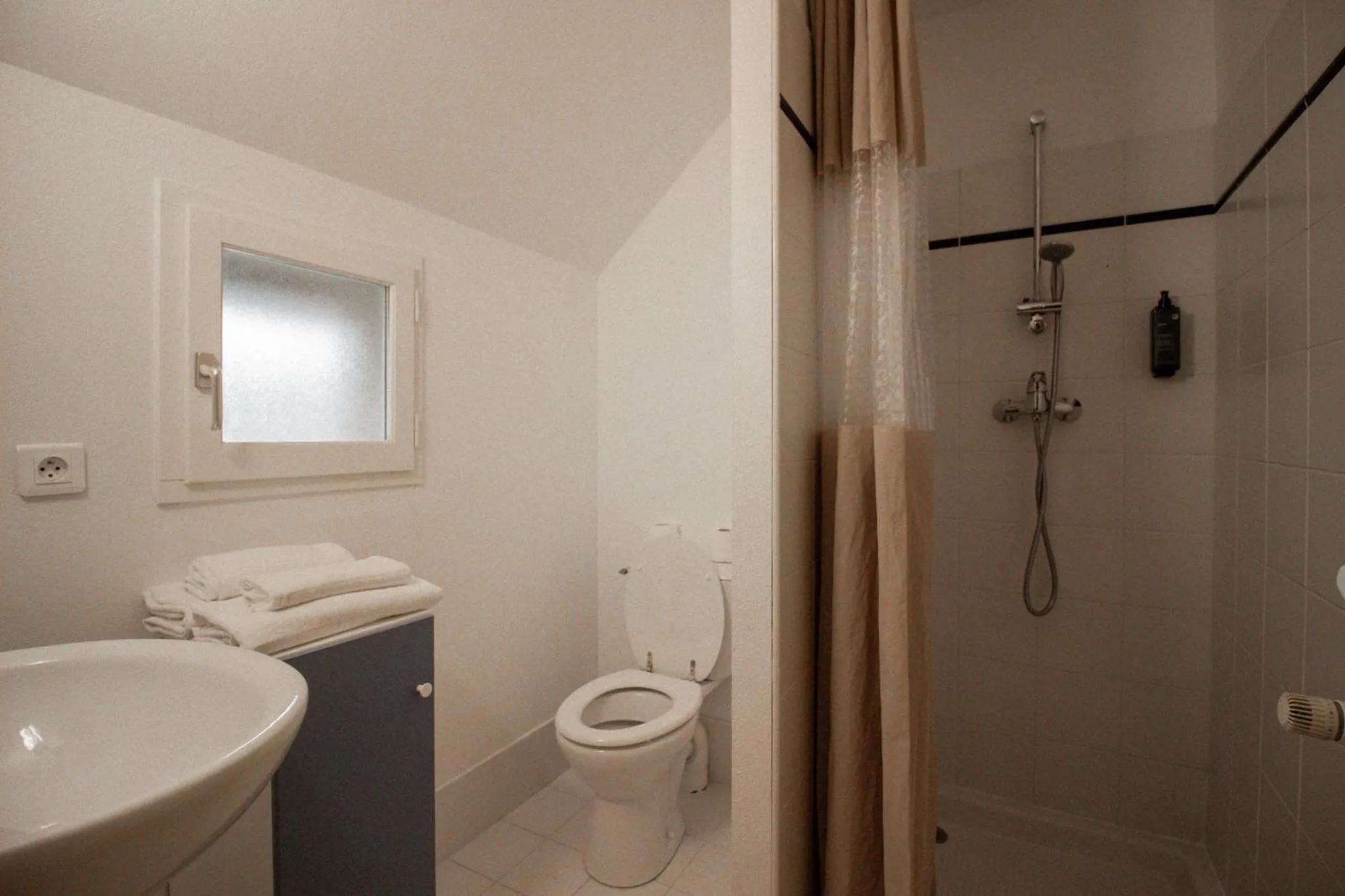 Bathroom in Garden & City Bagnères-de-Bigorre - Domaine de Ramonjuan