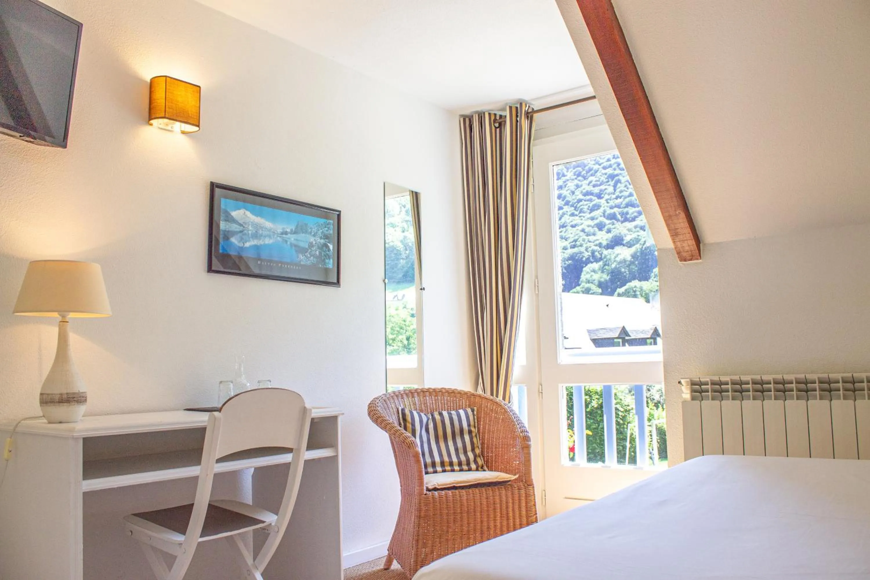 Bedroom, Bed in Garden & City Bagnères-de-Bigorre - Domaine de Ramonjuan