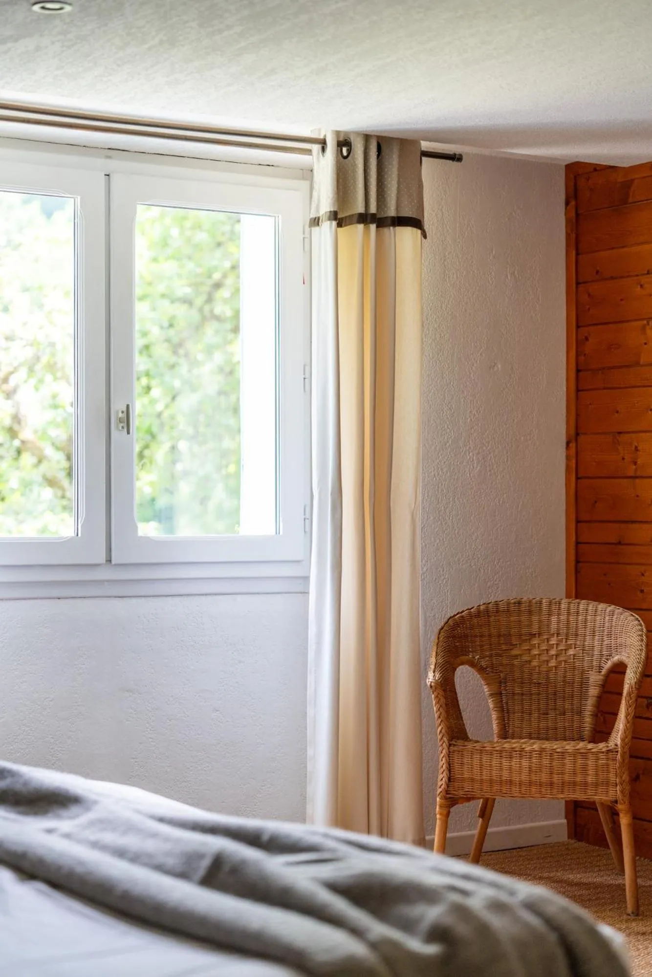 Bedroom, Bed in Garden & City Bagnères-de-Bigorre - Domaine de Ramonjuan