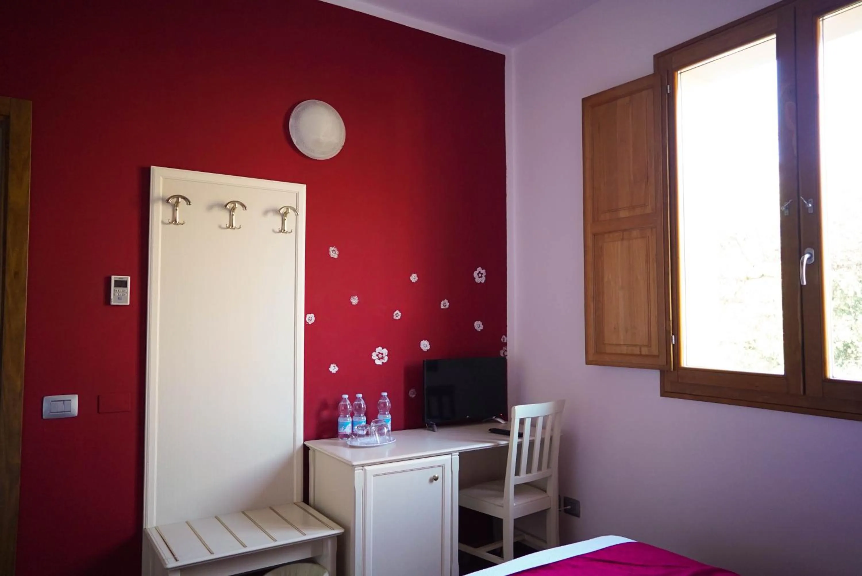 Decorative detail, Bed in Hotel Il Crinale