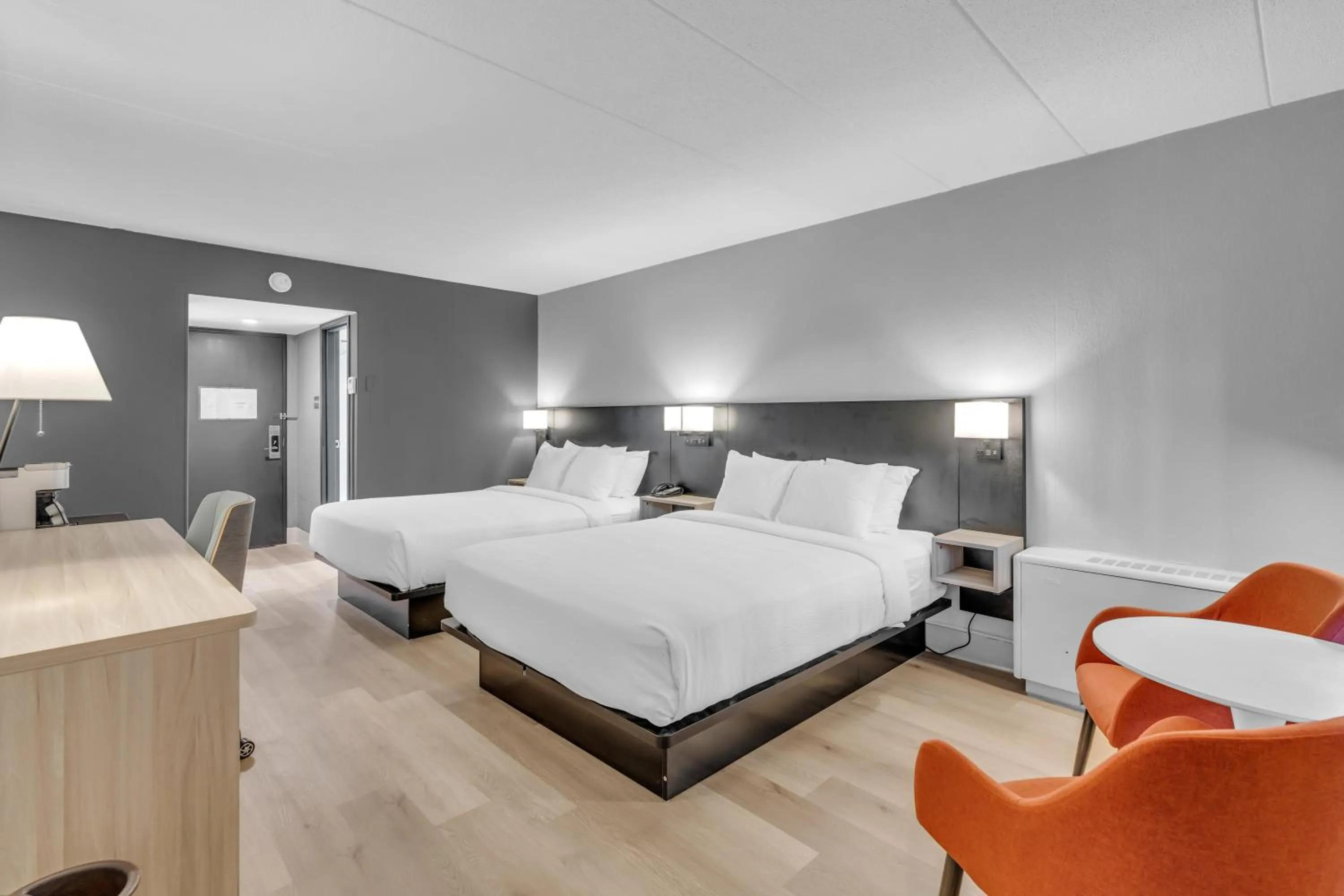 Bed in Seven Oaks Hotel Regina